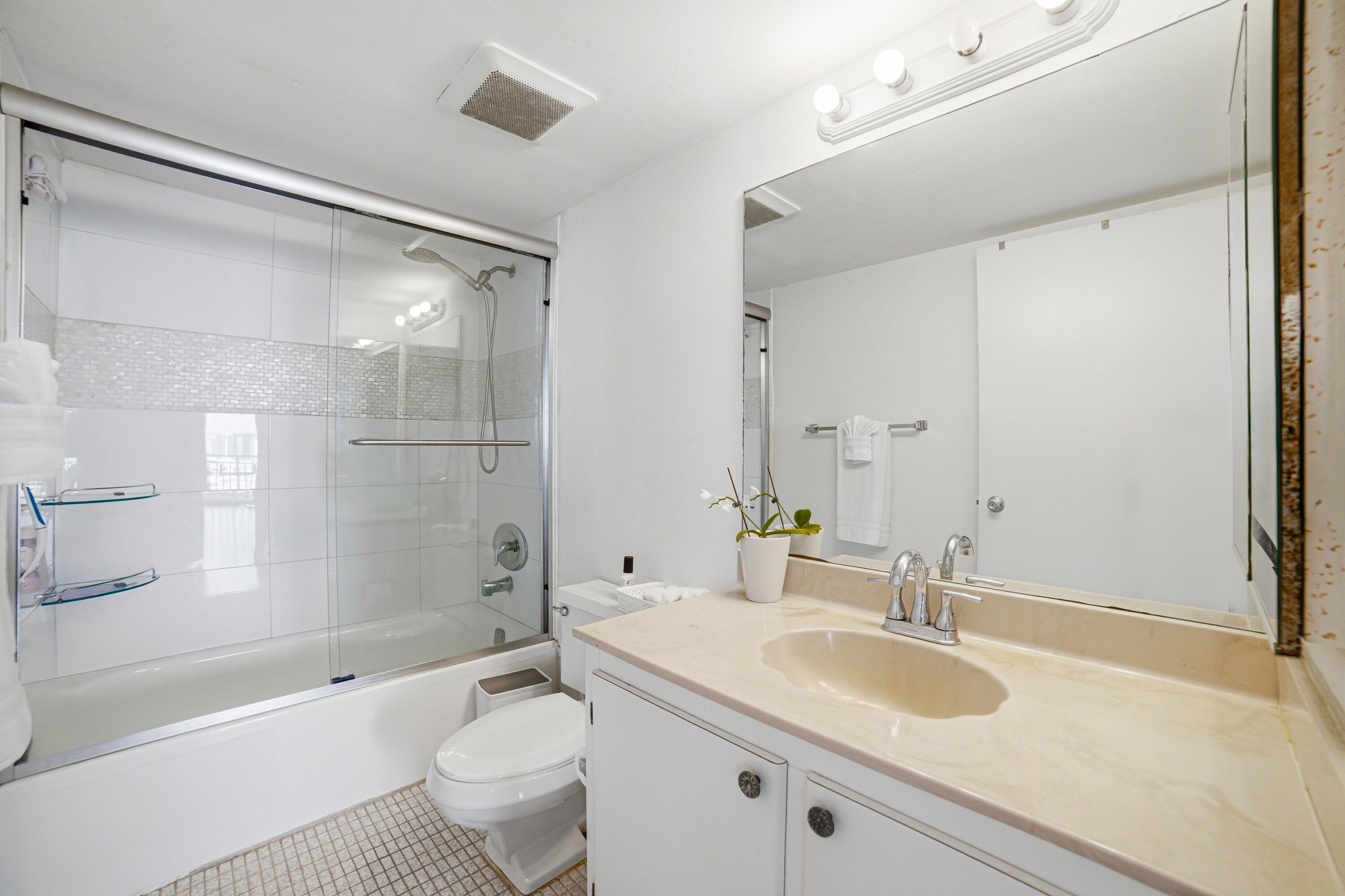 WINSTON TOWERS 600 CONDO - Residential
