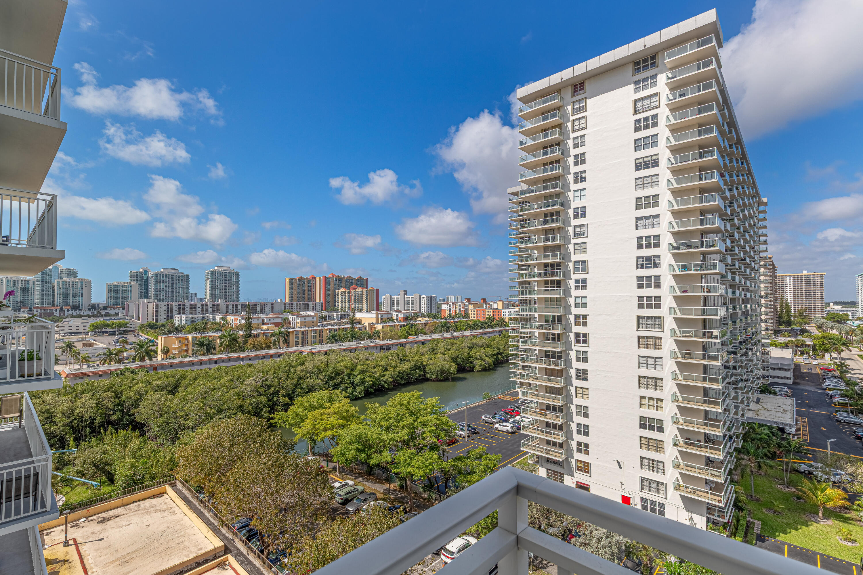 WINSTON TOWERS 600 CONDO - Residential