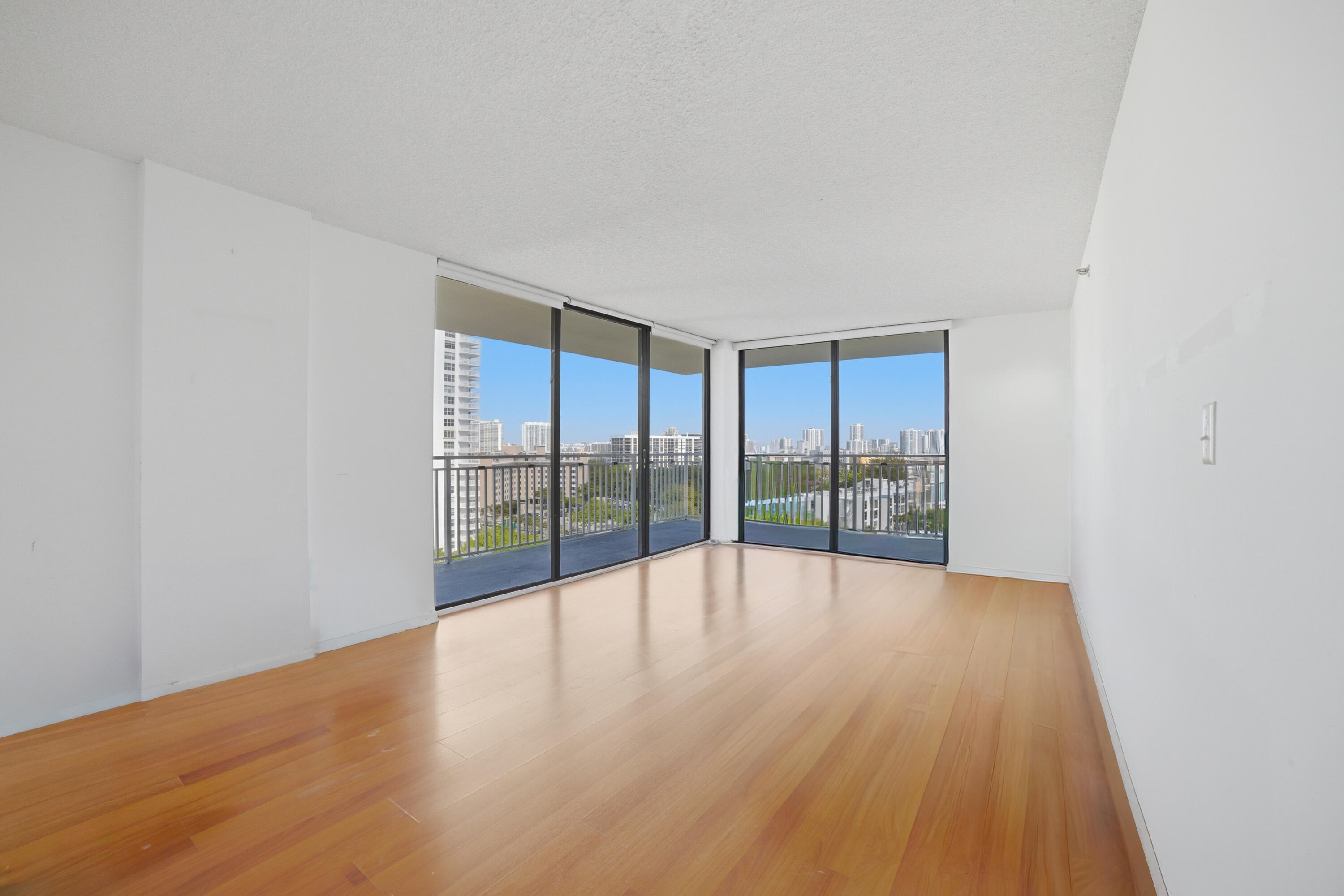 WINSTON TOWERS 600 CONDO - Residential