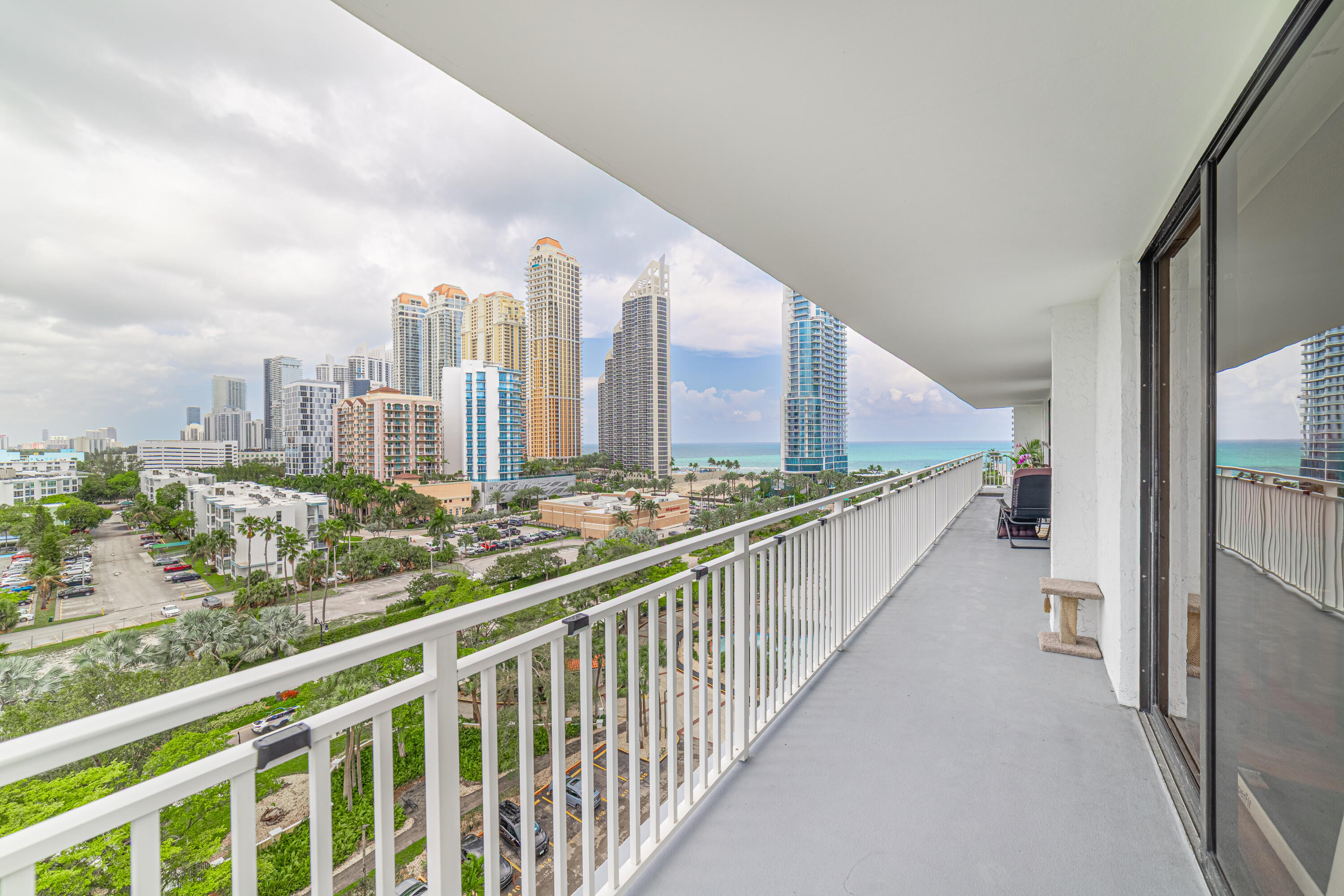 WINSTON TOWERS 600 CONDO - Residential