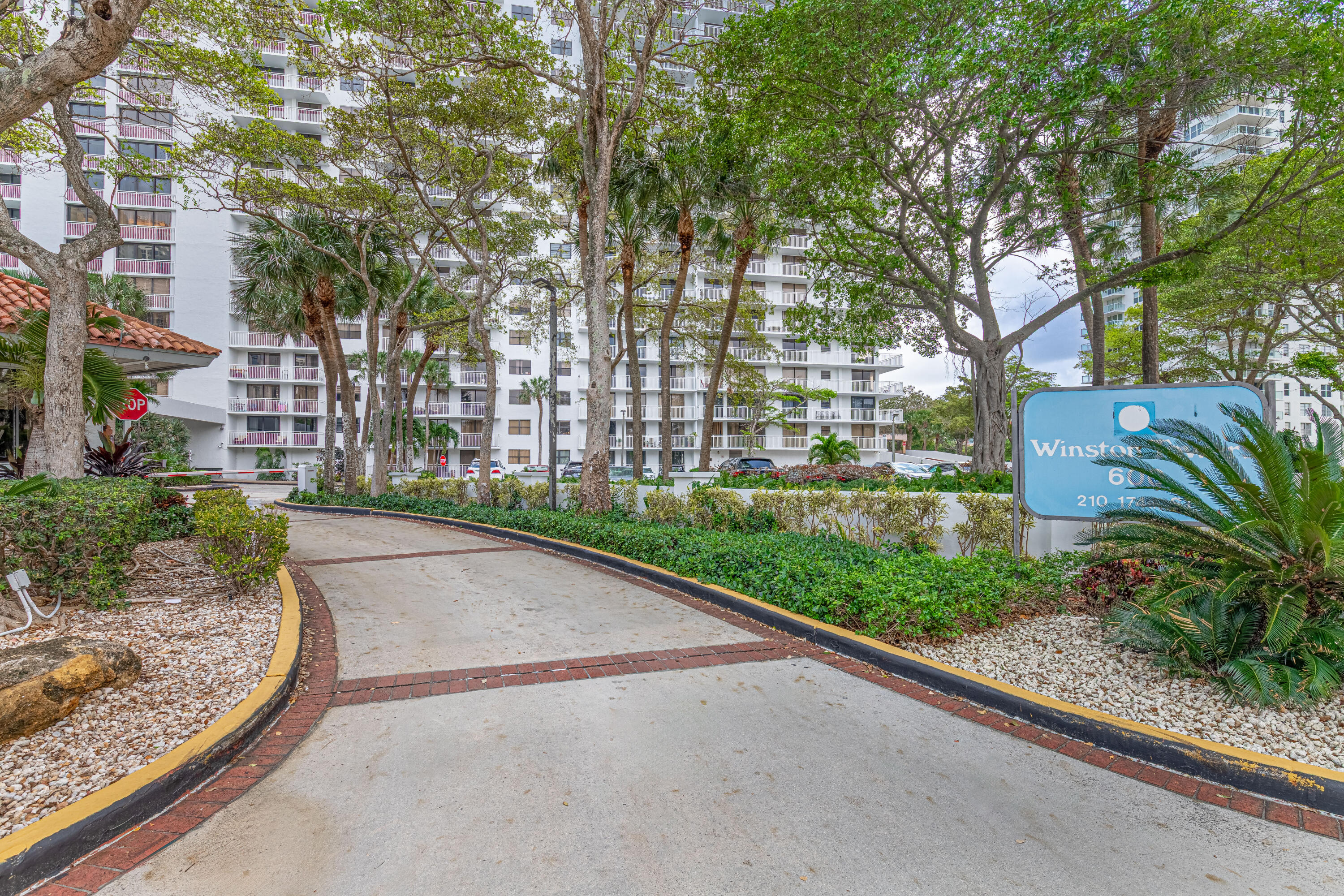 WINSTON TOWERS 600 CONDO - Residential