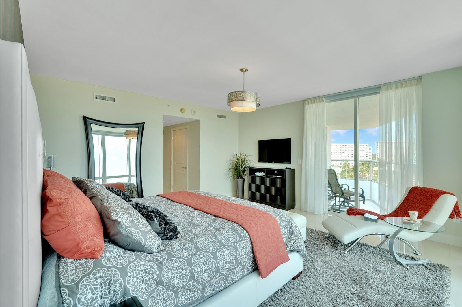 PLAZA AT OCEANSIDE (THE) CONDO - Residential