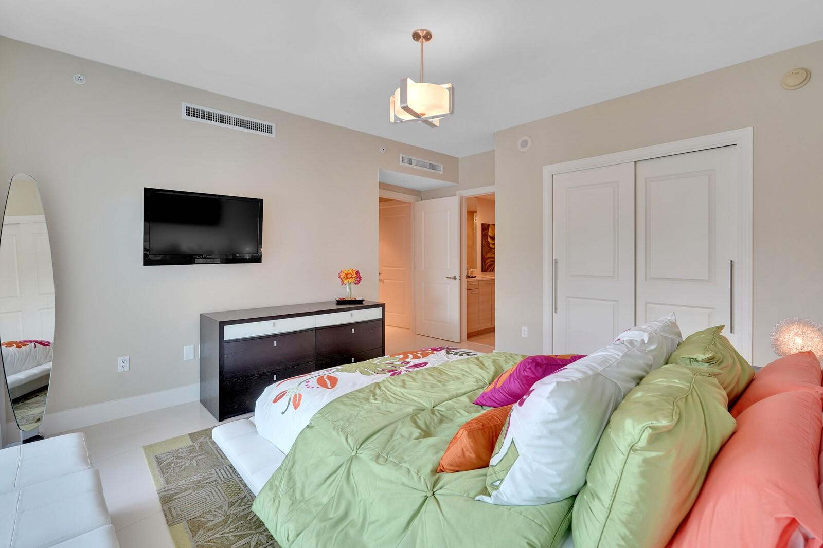 PLAZA AT OCEANSIDE (THE) CONDO - Residential