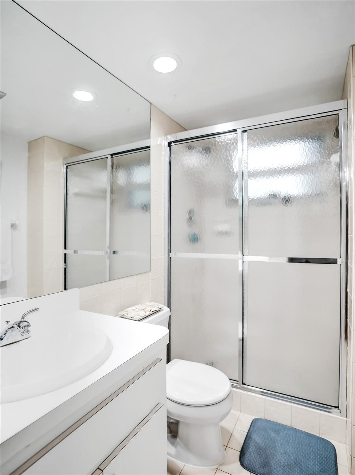 Las Olas Manor - Residential Lease