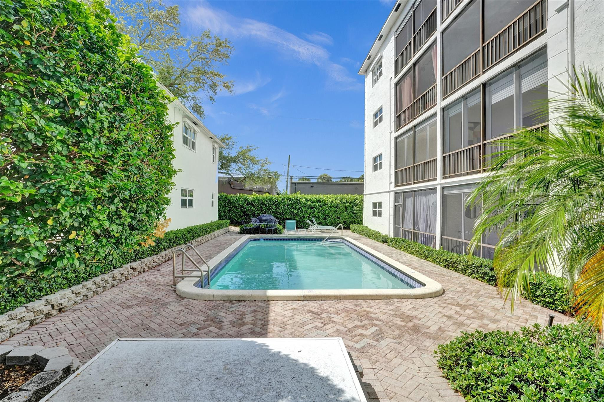 Las Olas Manor - Residential Lease