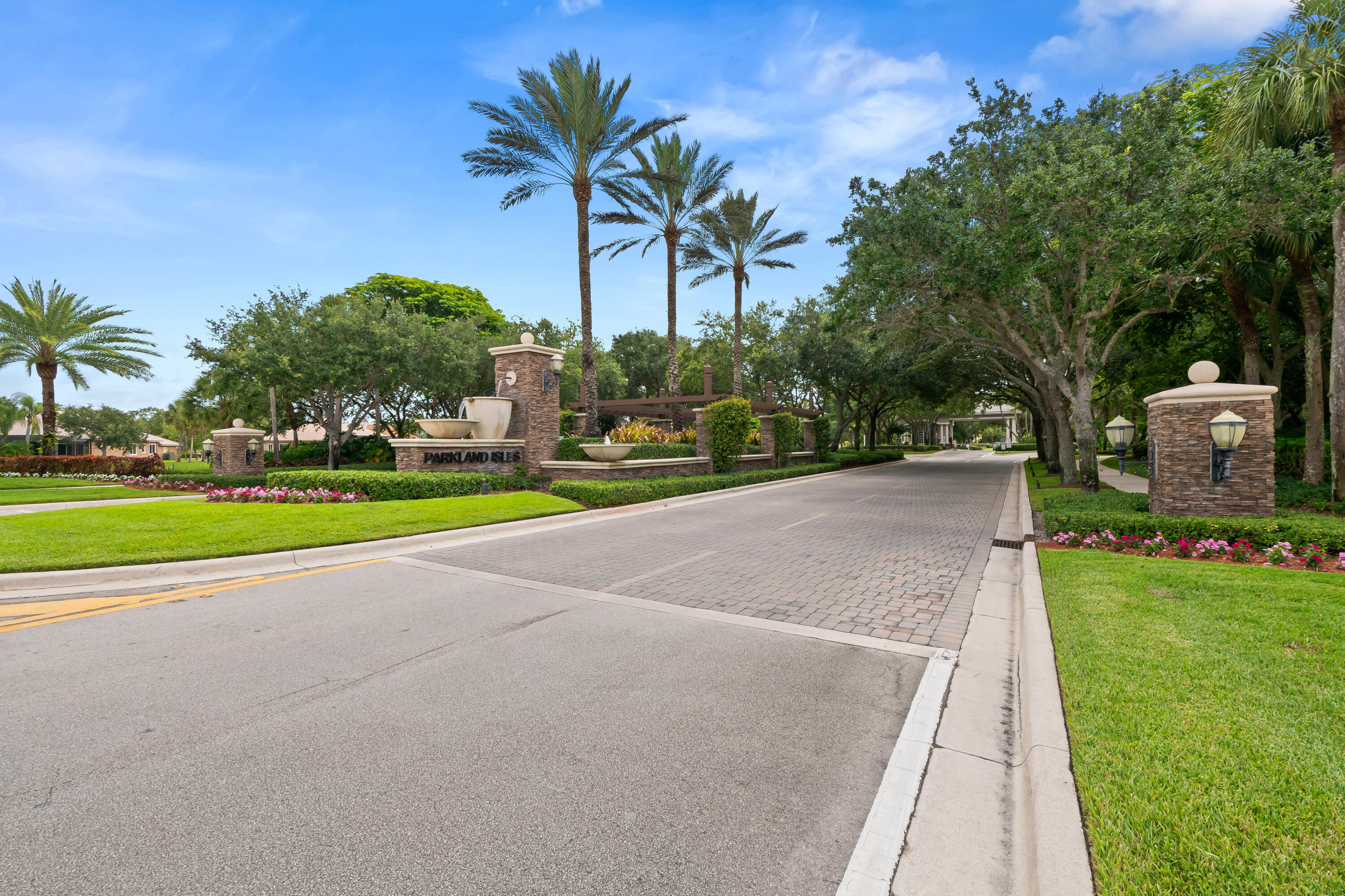 PARKLAND ISLES - Residential
