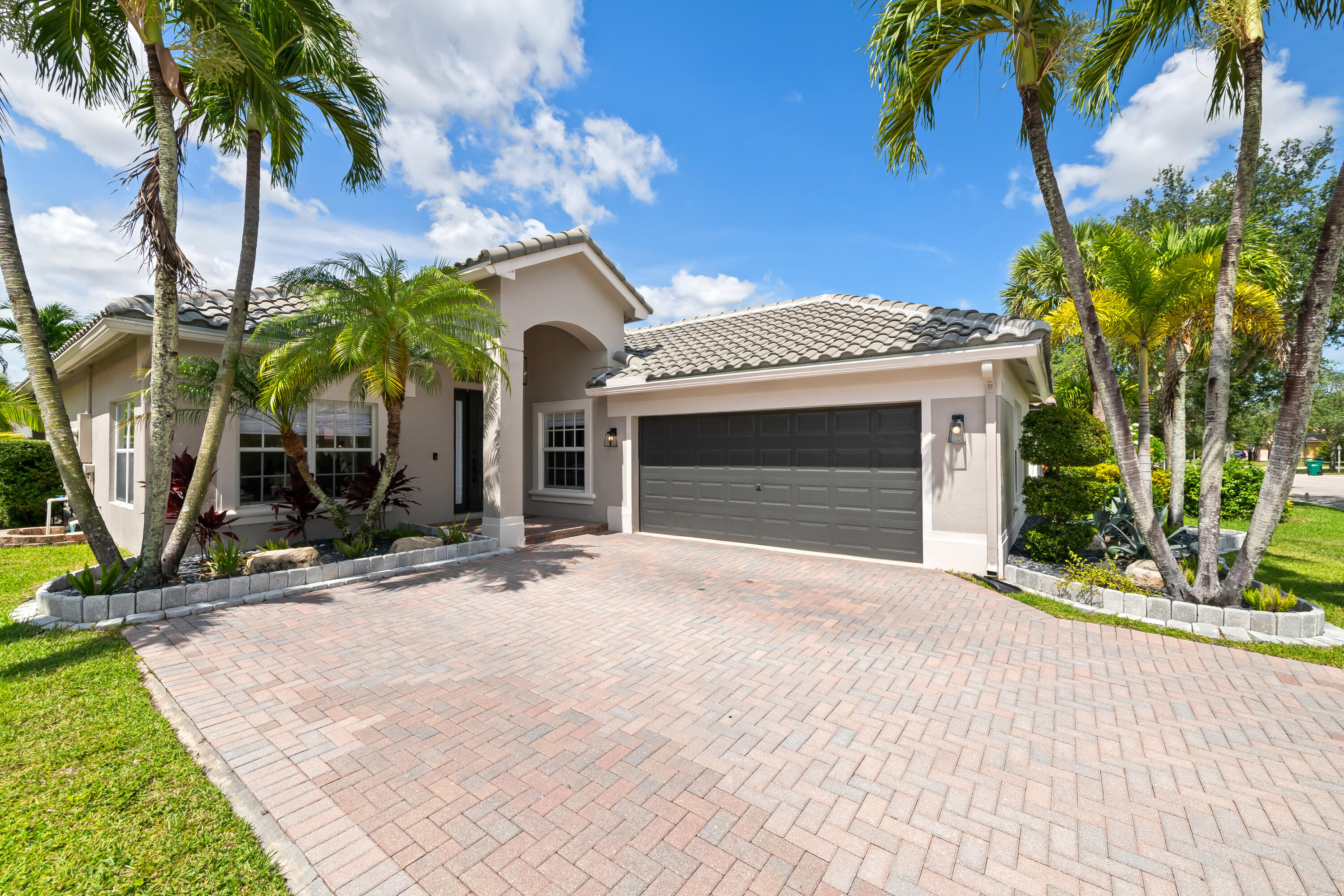 PARKLAND ISLES - Residential