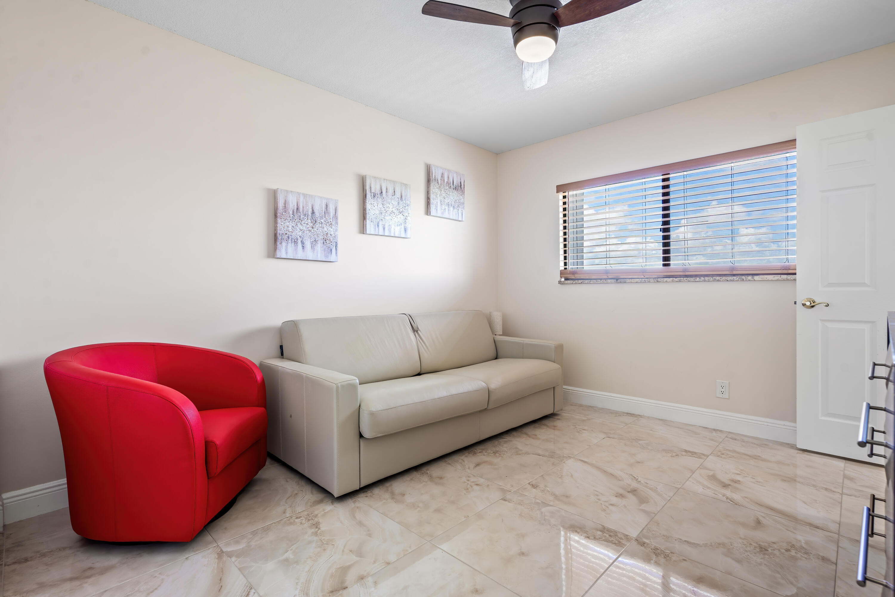 HUNTINGTON LAKES SEC FIVE CONDOS - Residential Lease