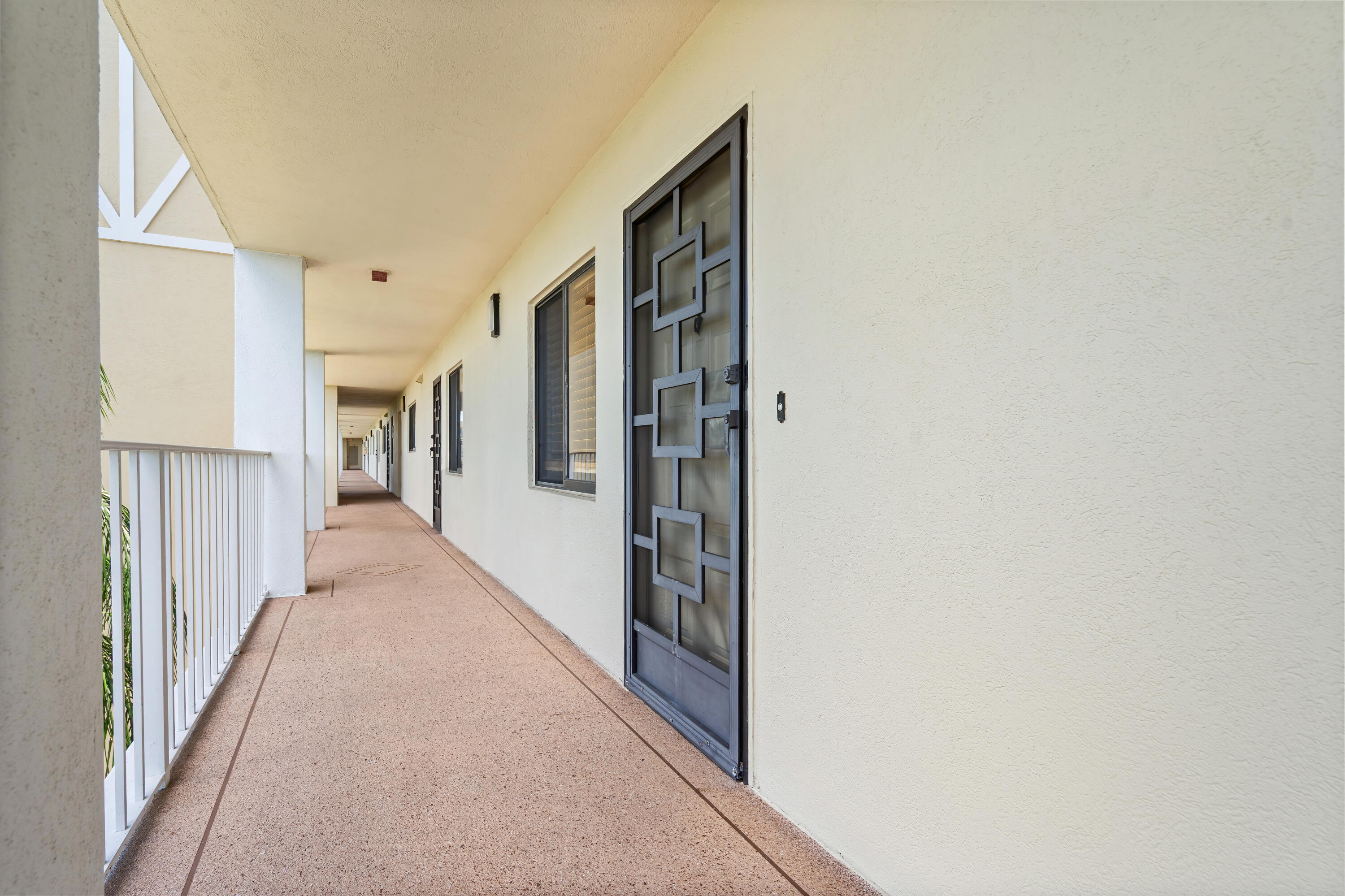 HUNTINGTON LAKES SEC FIVE CONDOS - Residential Lease