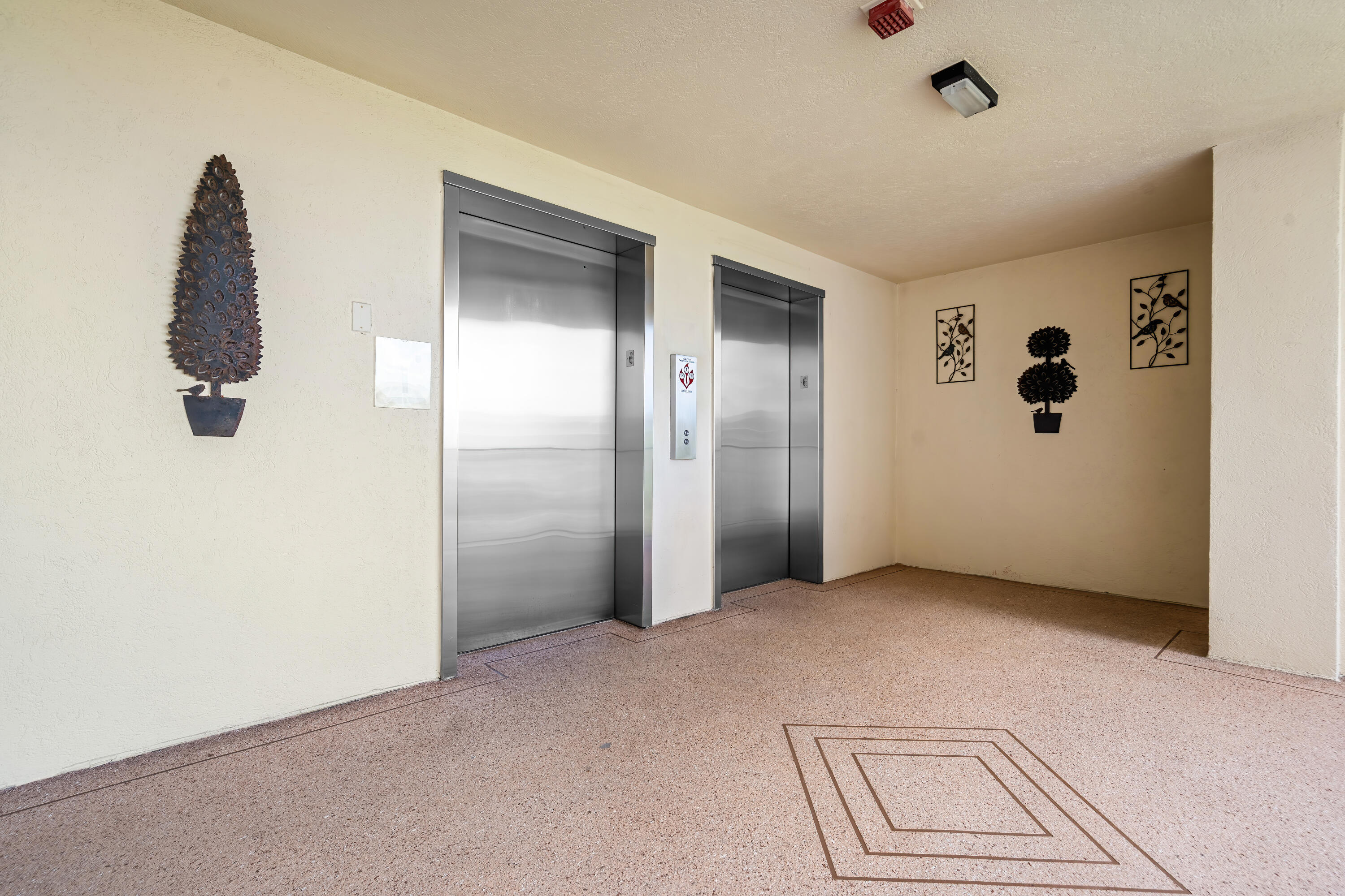 HUNTINGTON LAKES SEC FIVE CONDOS - Residential Lease
