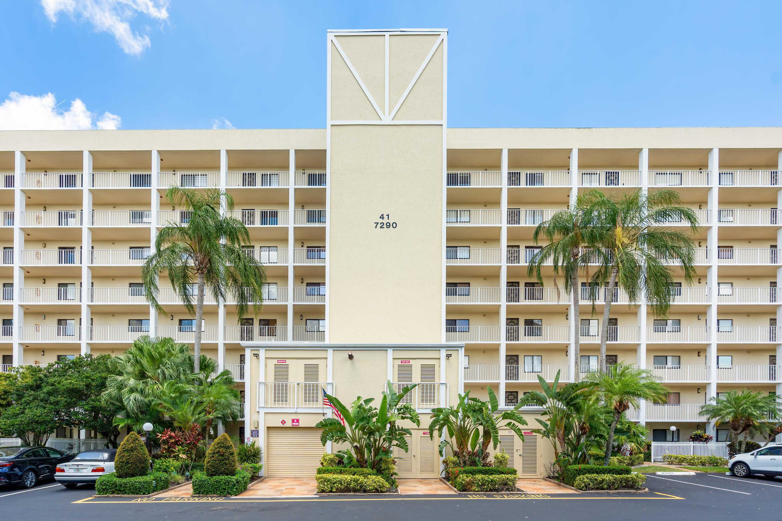HUNTINGTON LAKES SEC FIVE CONDOS - Residential Lease