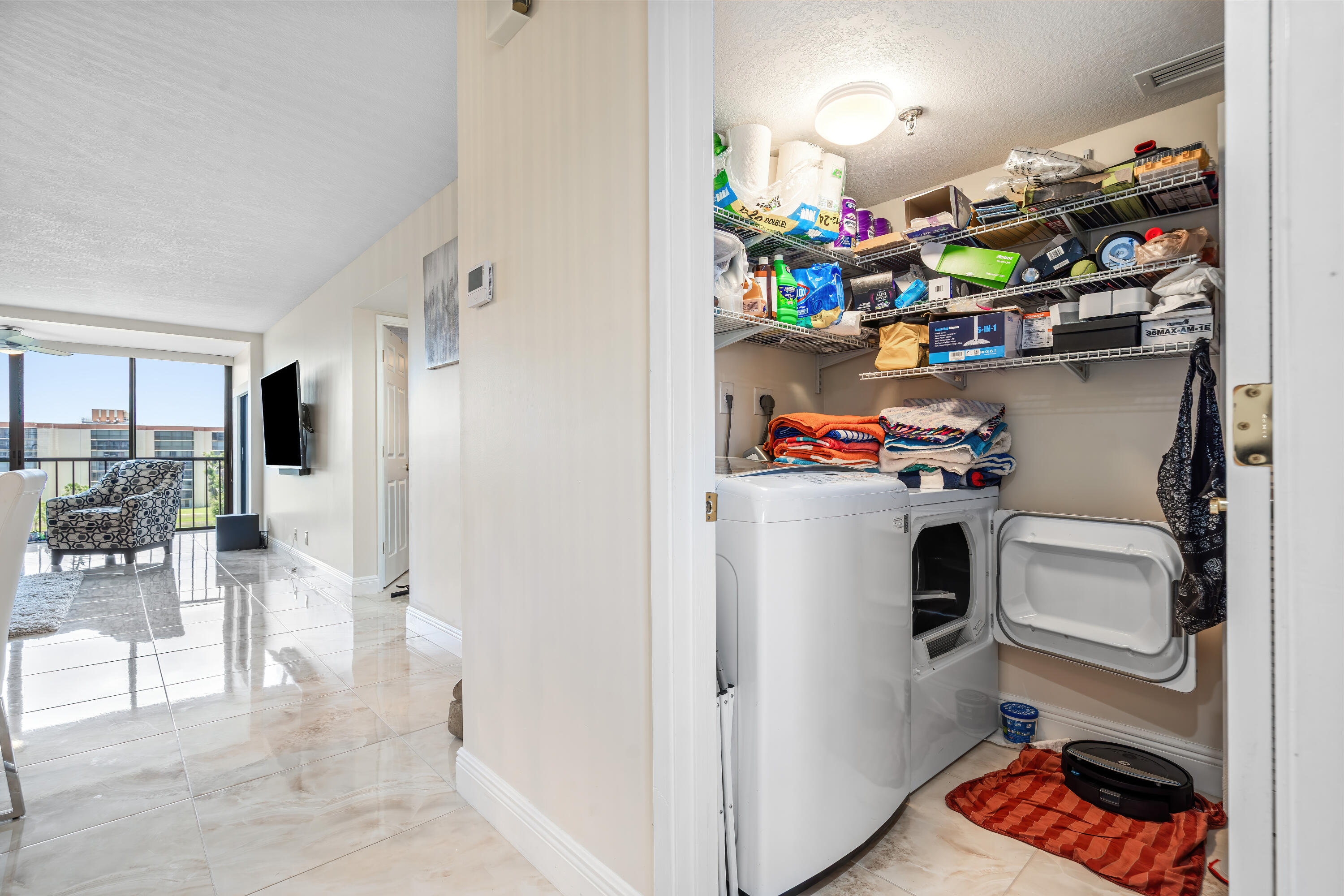 HUNTINGTON LAKES SEC FIVE CONDOS - Residential Lease