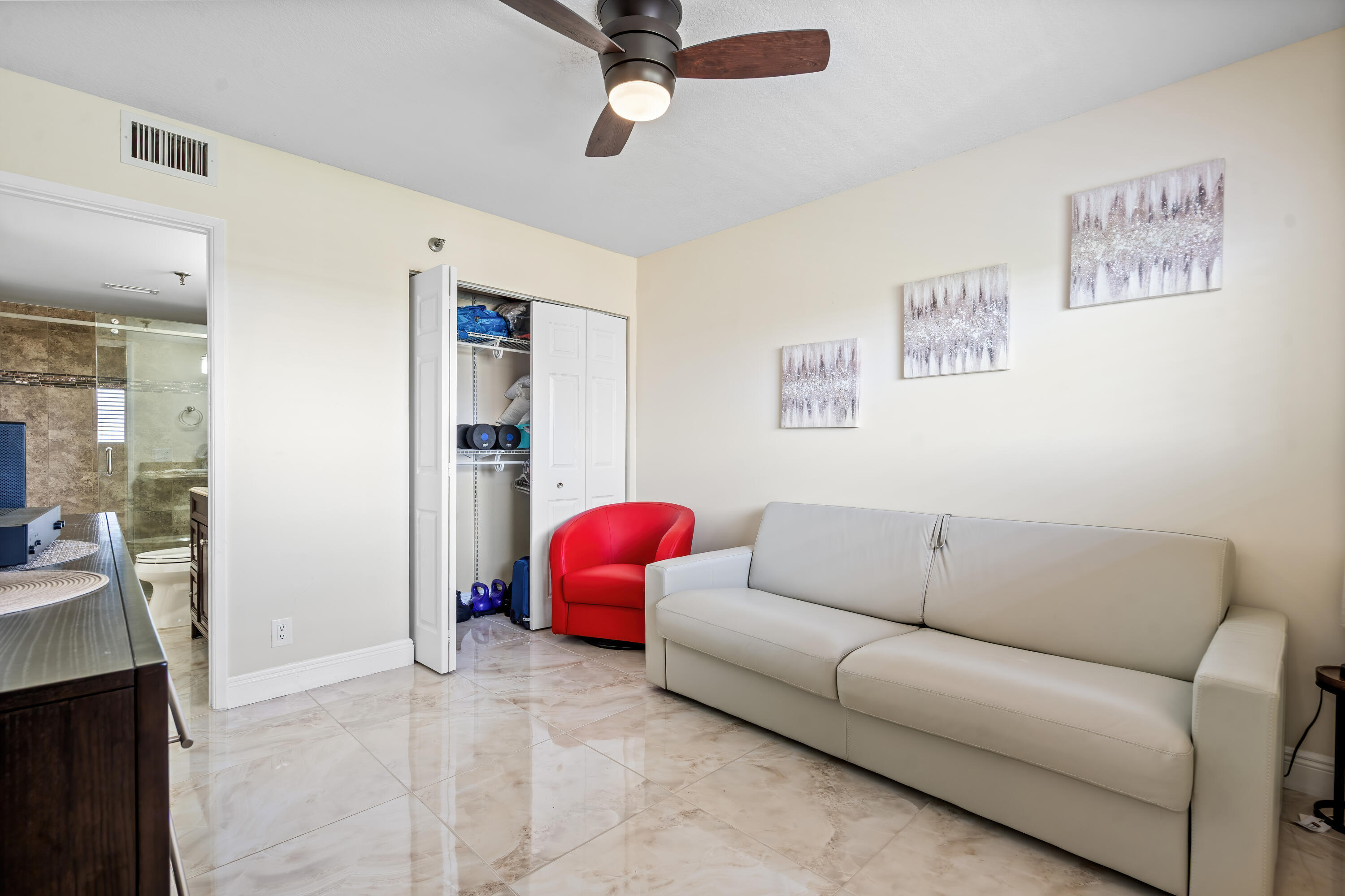 HUNTINGTON LAKES SEC FIVE CONDOS - Residential Lease