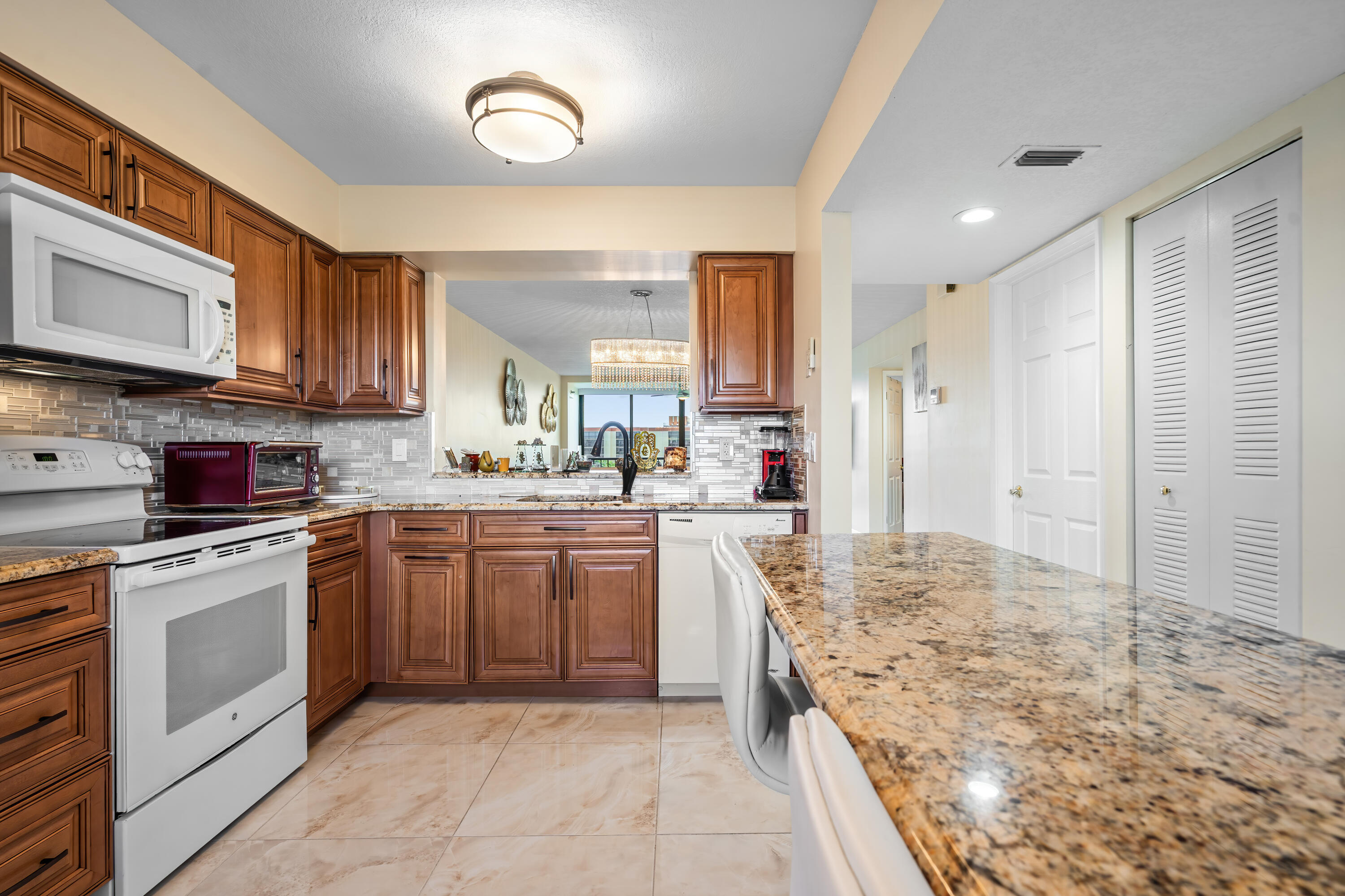 HUNTINGTON LAKES SEC FIVE CONDOS - Residential Lease
