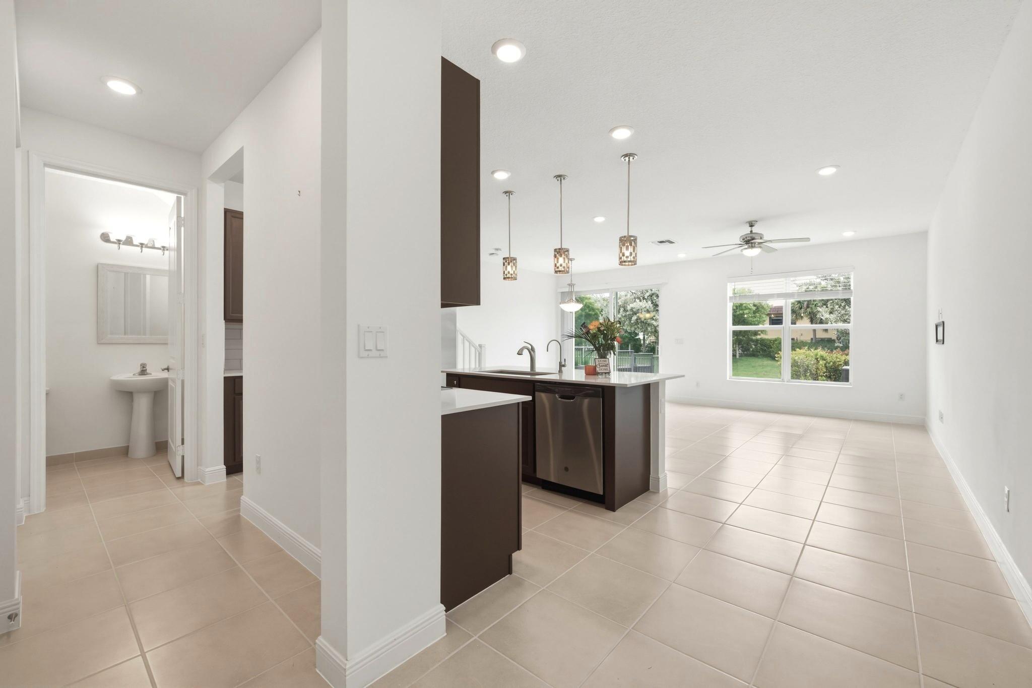 CRYSTAL LAKE 1ST SEC - Residential