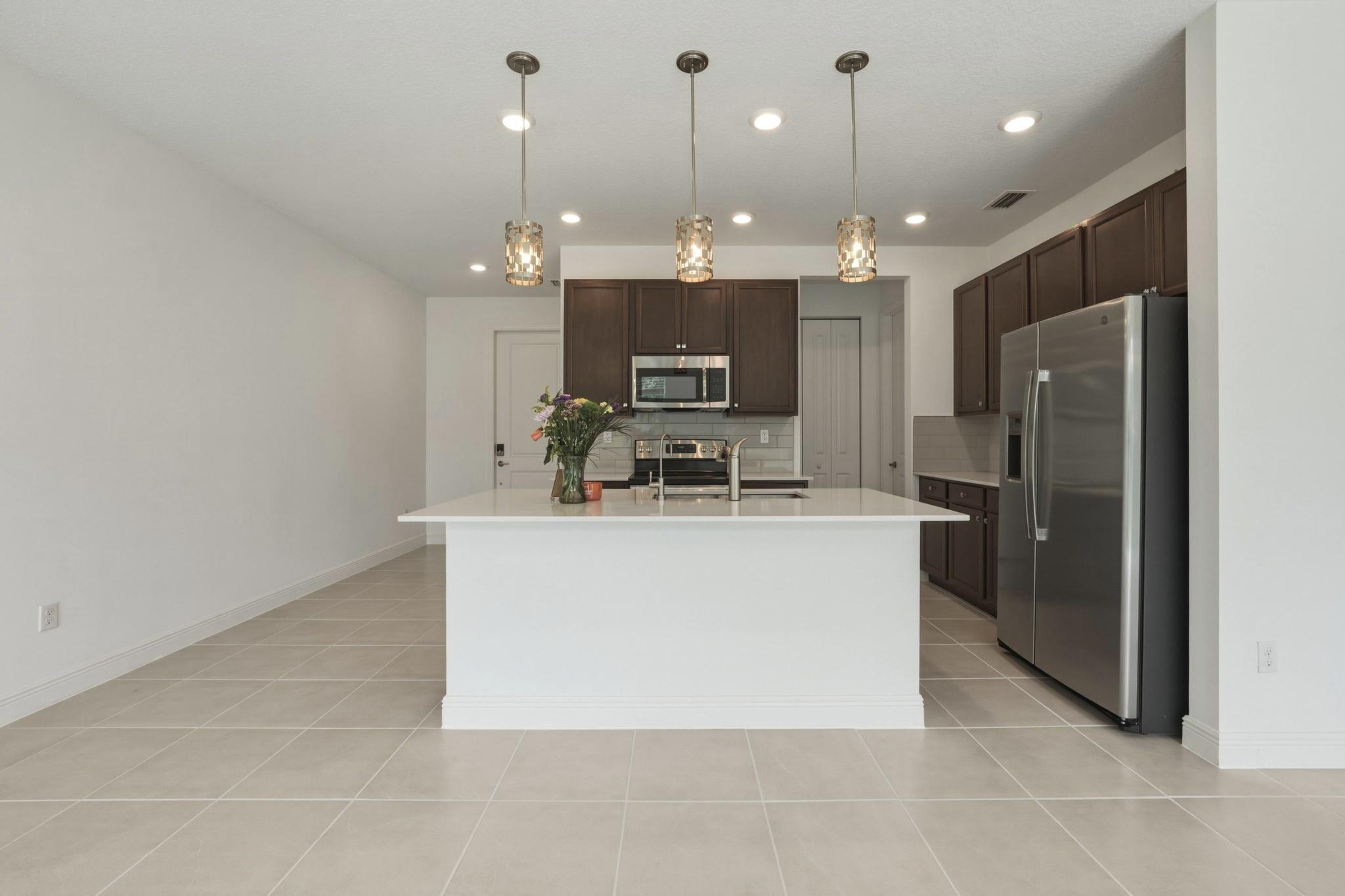 CRYSTAL LAKE 1ST SEC - Residential