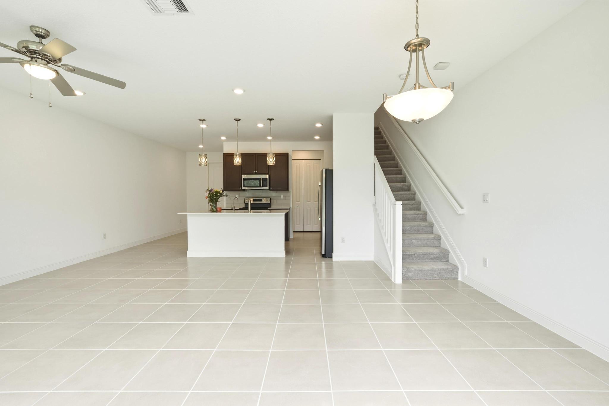 CRYSTAL LAKE 1ST SEC - Residential