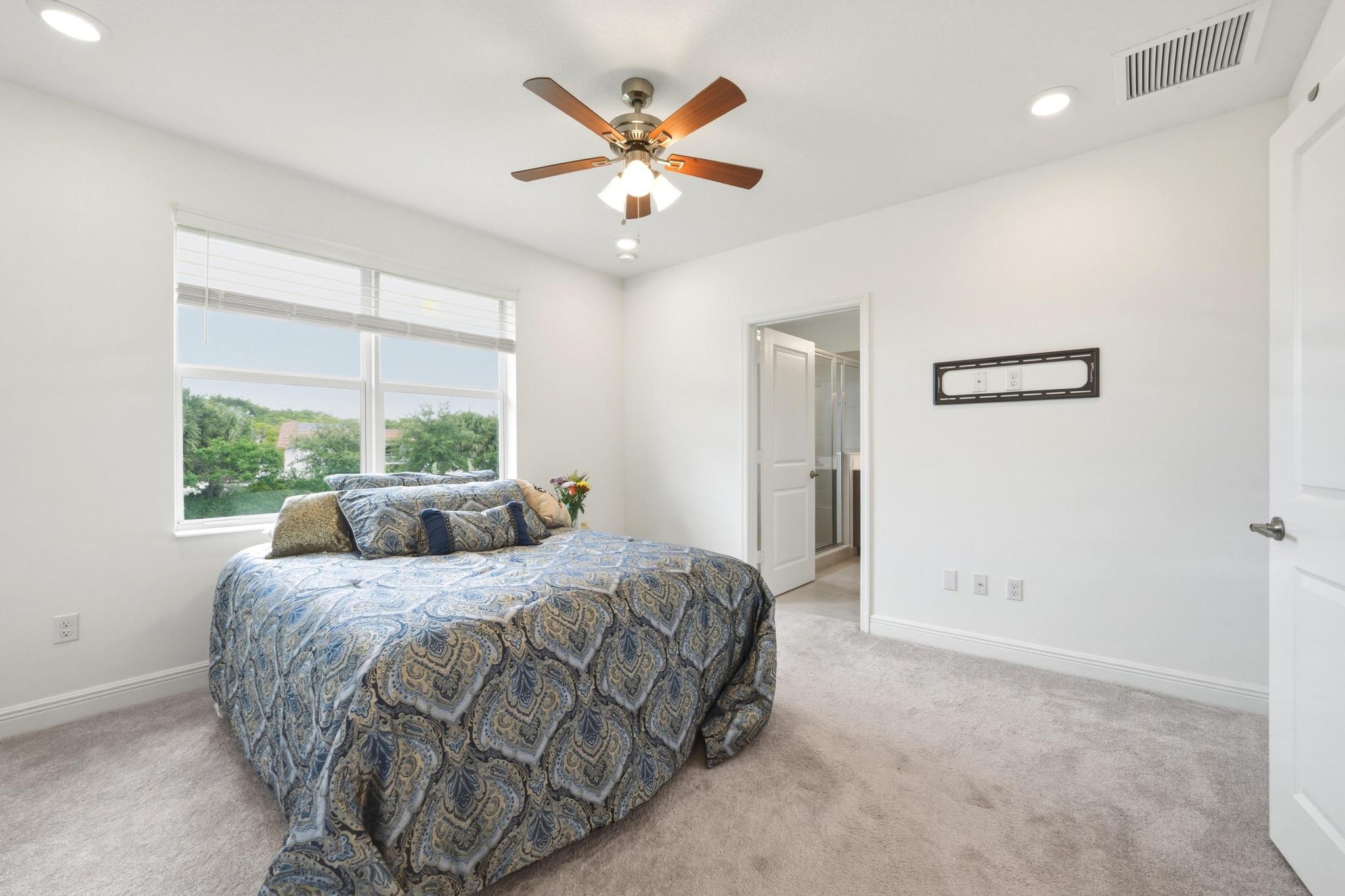 CRYSTAL LAKE 1ST SEC - Residential