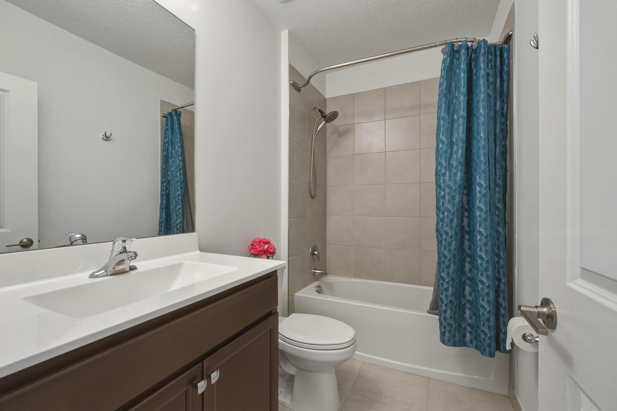 CRYSTAL LAKE 1ST SEC - Residential