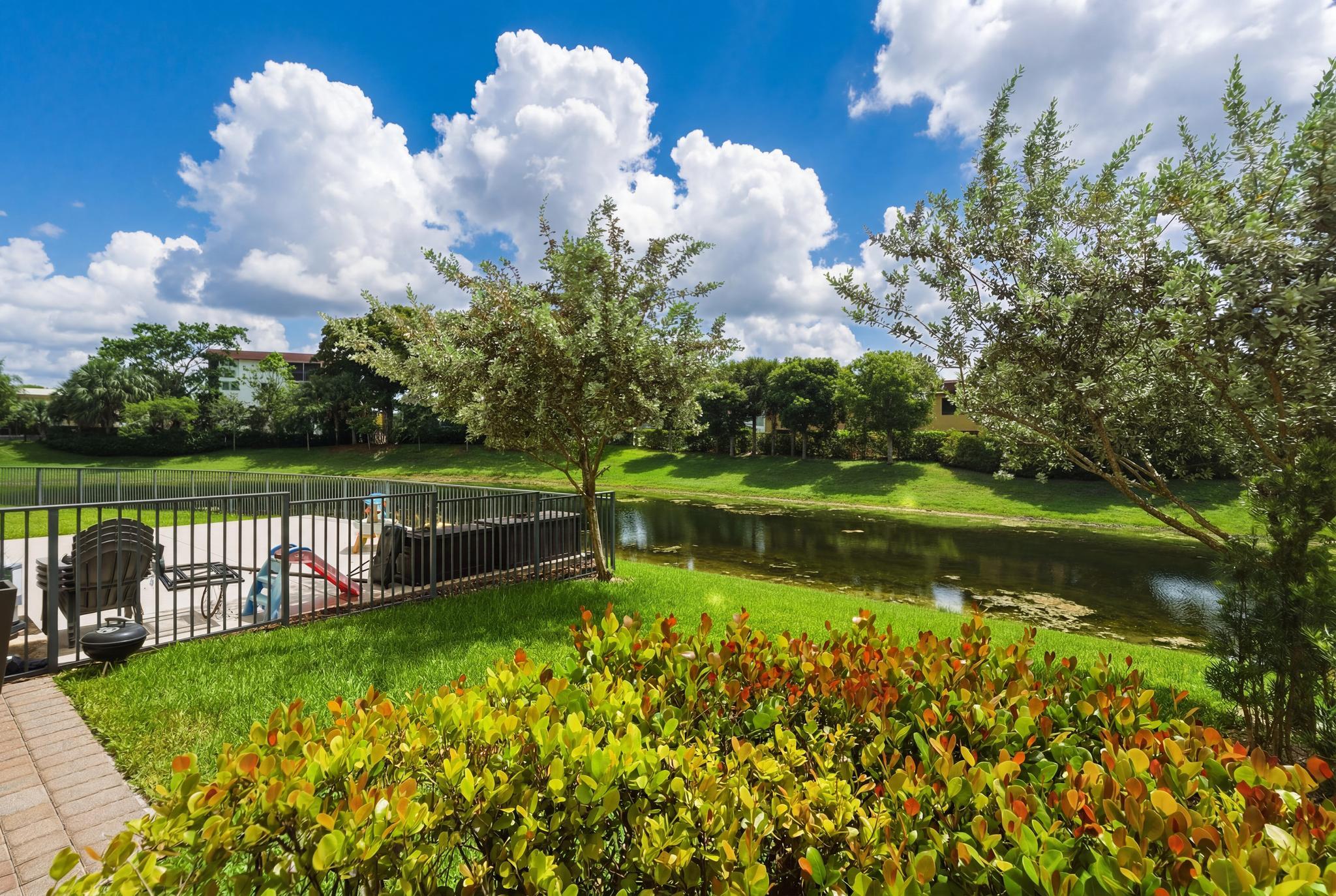CRYSTAL LAKE 1ST SEC - Residential