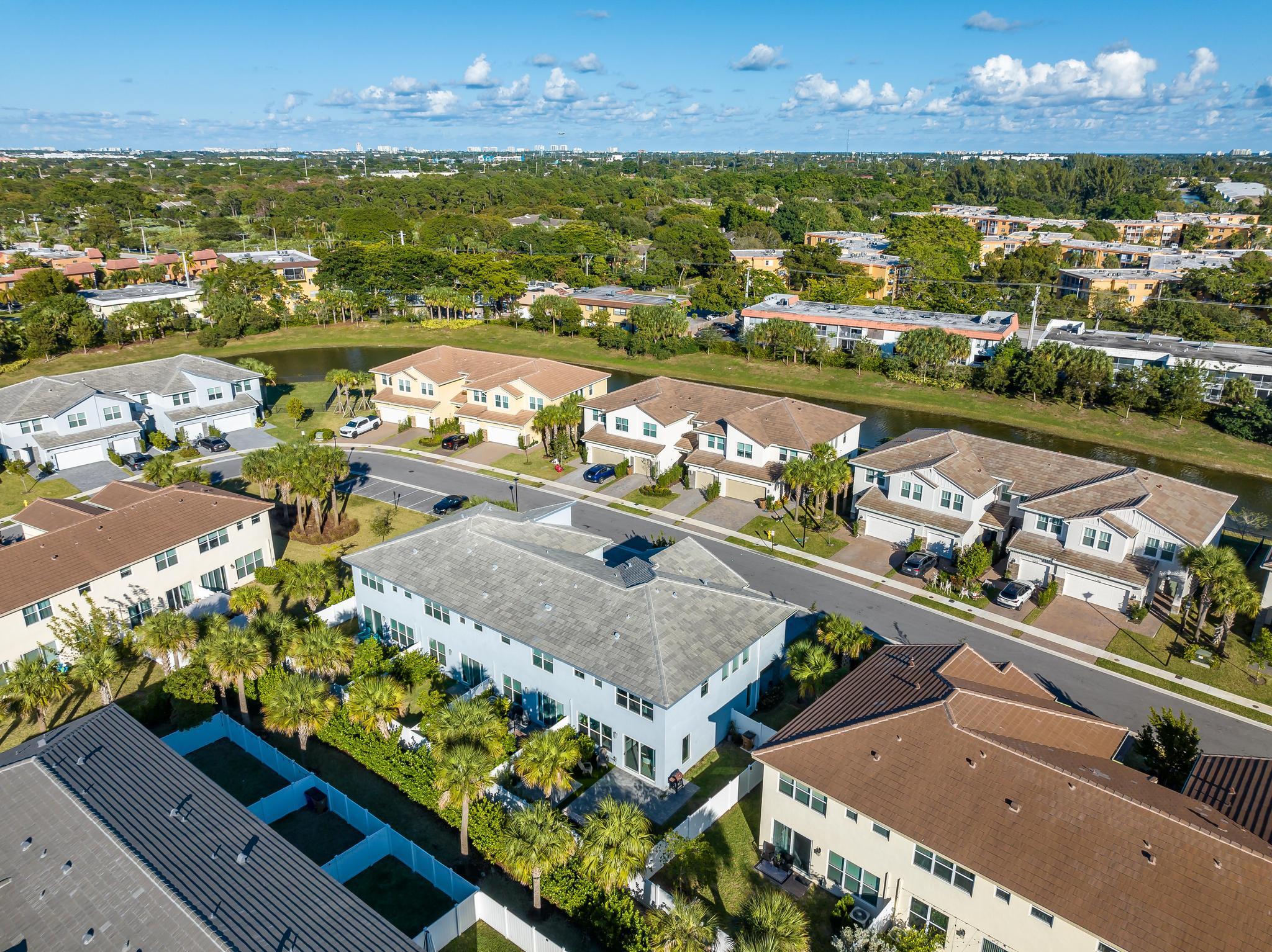 CRYSTAL LAKE 1ST SEC - Residential