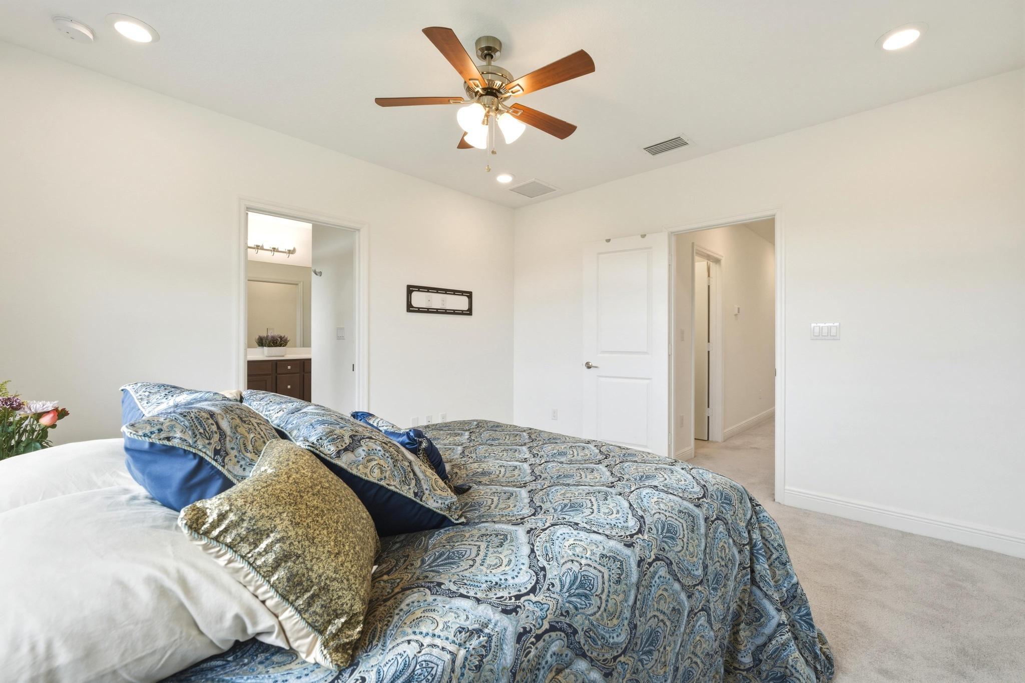 CRYSTAL LAKE 1ST SEC - Residential