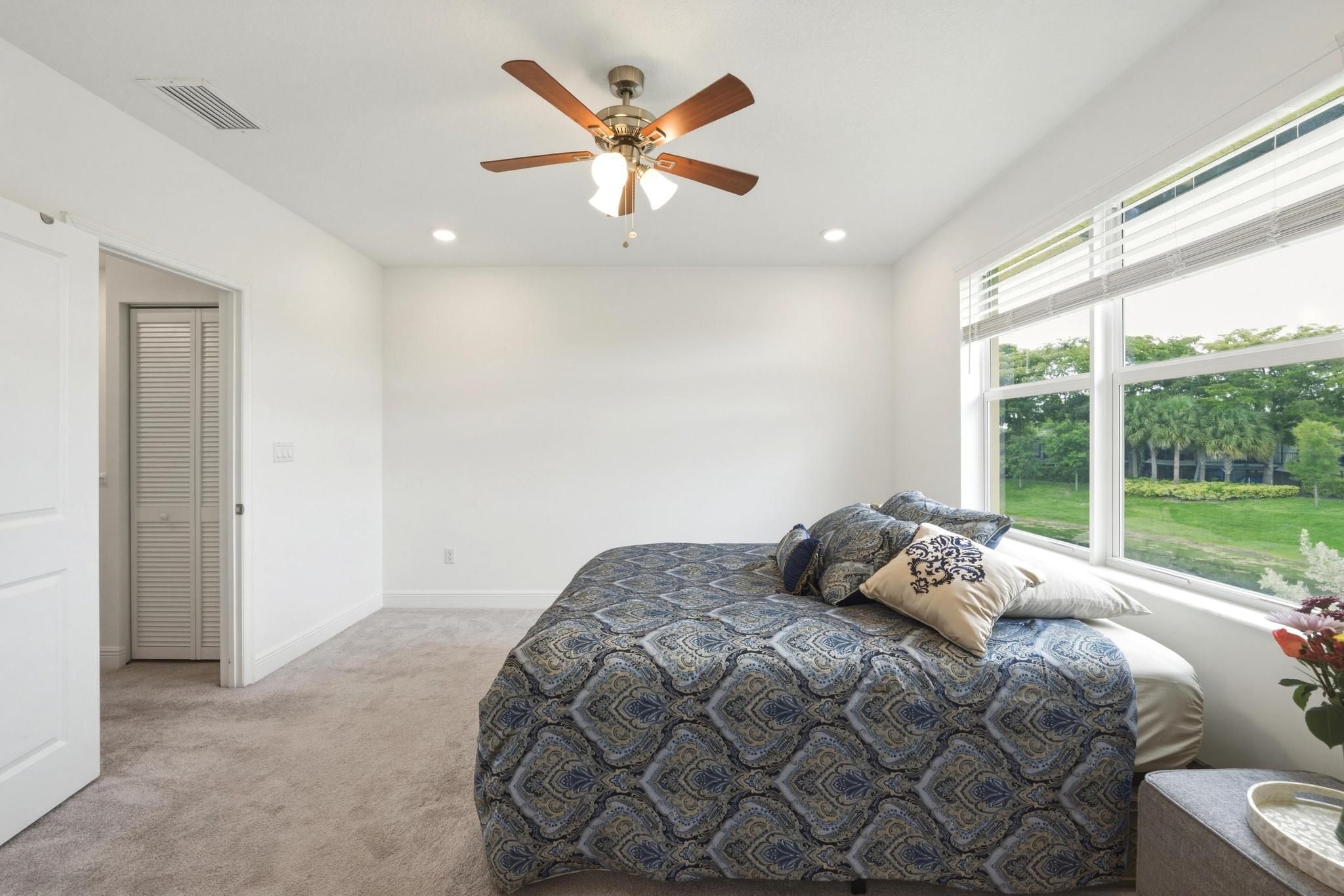 CRYSTAL LAKE 1ST SEC - Residential