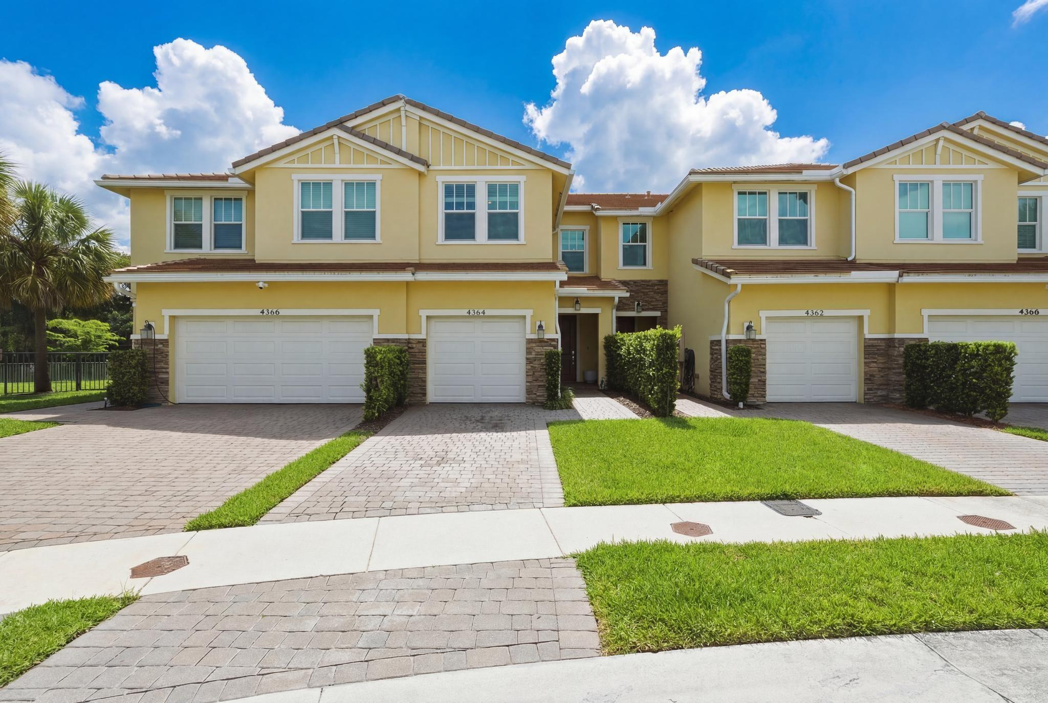 CRYSTAL LAKE 1ST SEC - Residential