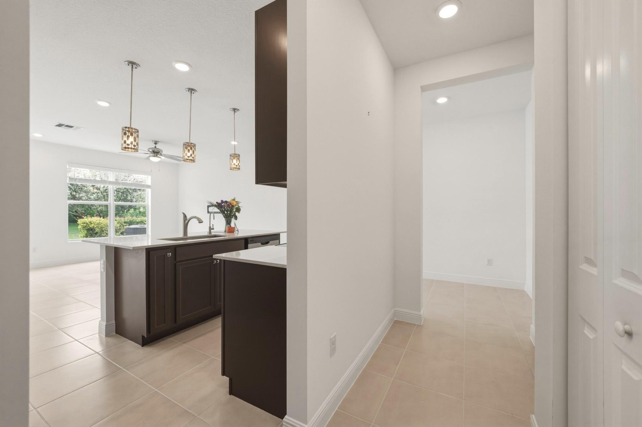 CRYSTAL LAKE 1ST SEC - Residential
