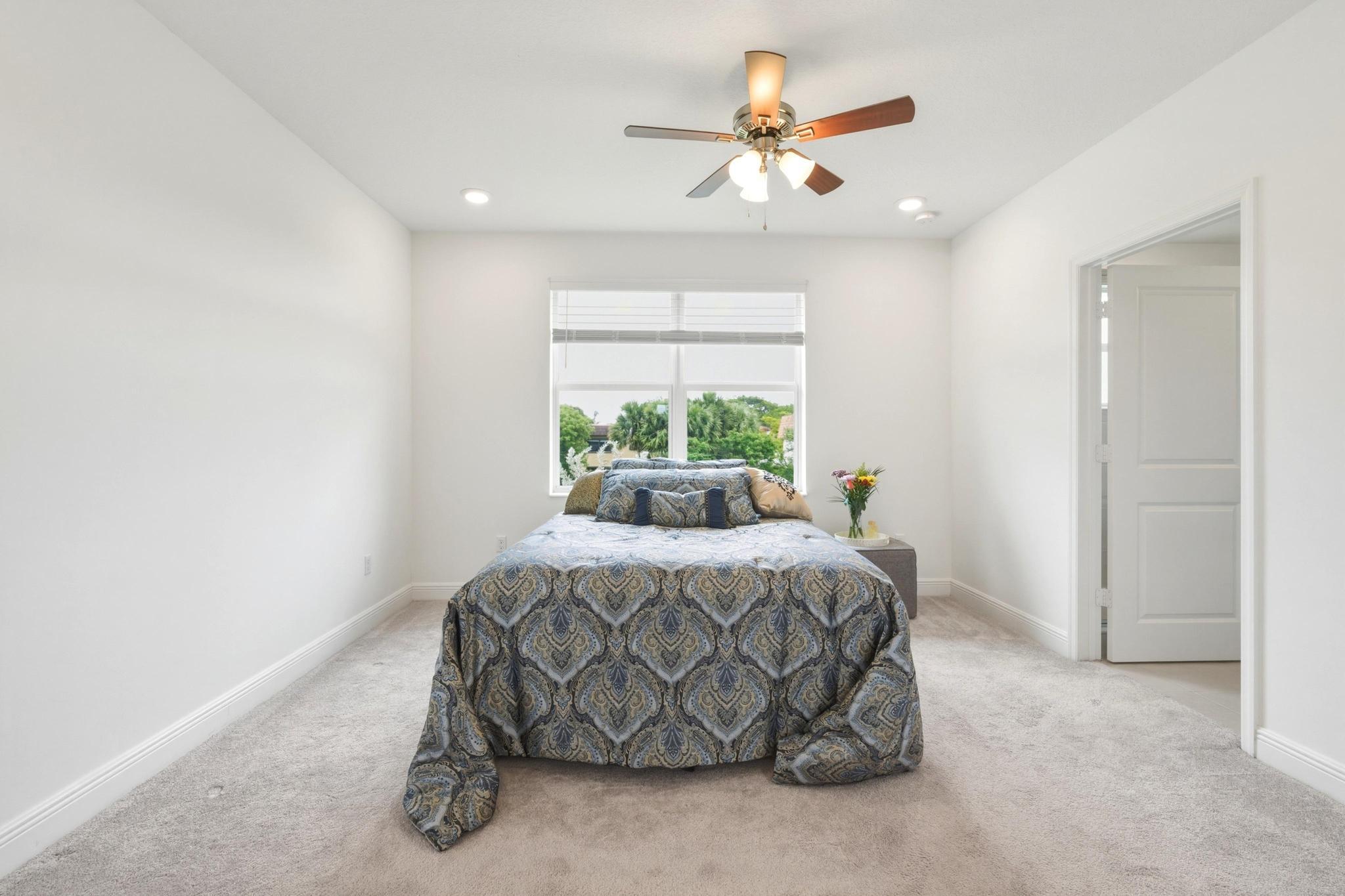 CRYSTAL LAKE 1ST SEC - Residential