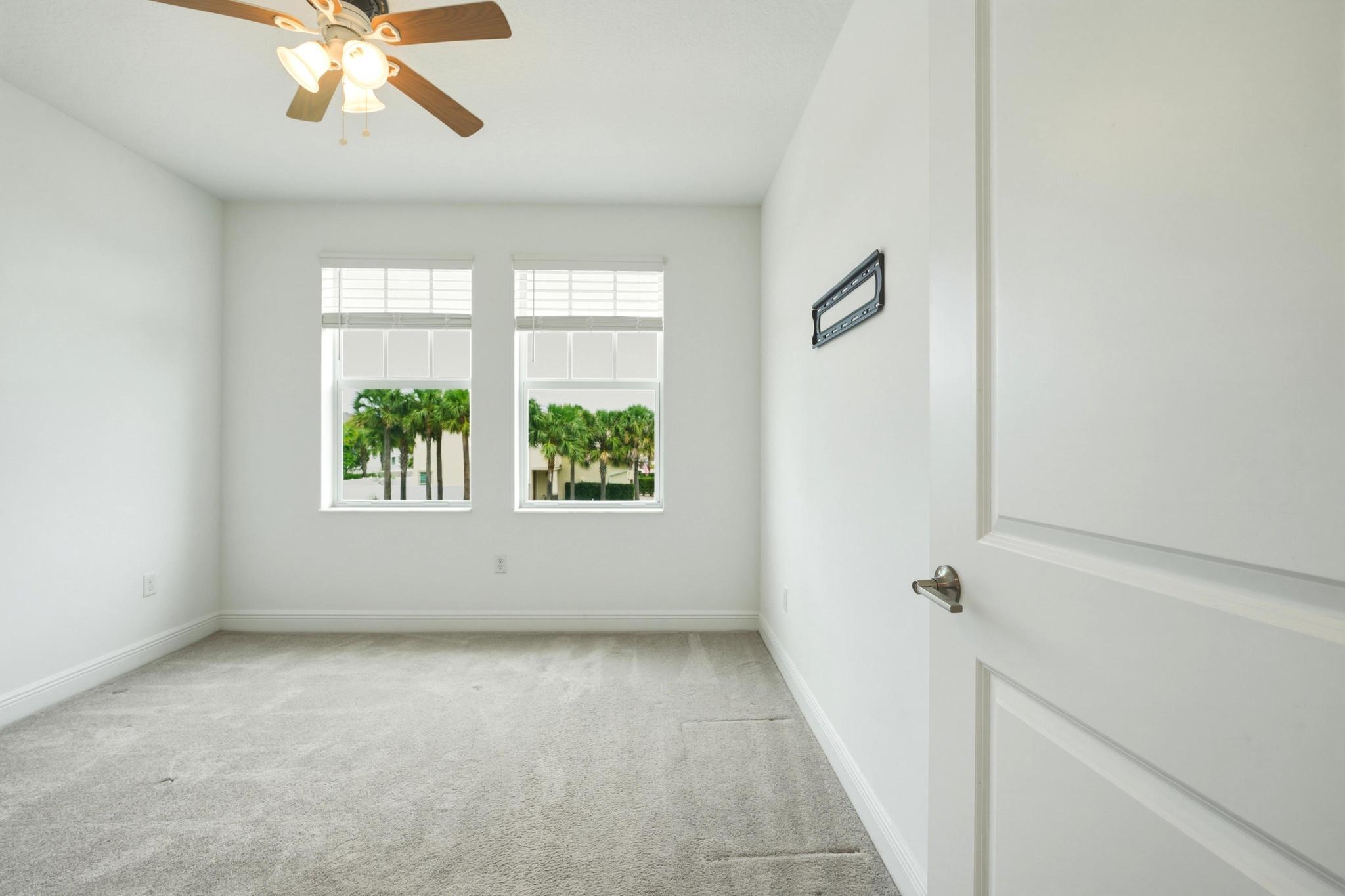CRYSTAL LAKE 1ST SEC - Residential
