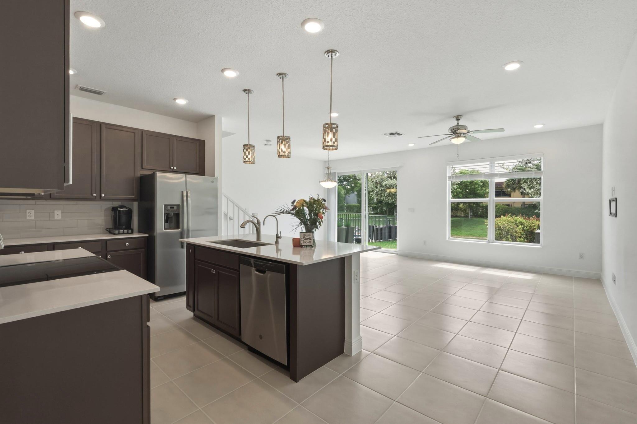 CRYSTAL LAKE 1ST SEC - Residential