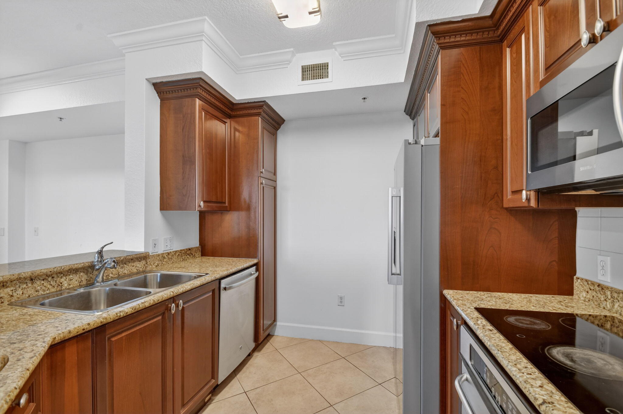 VIZCAYA LAKES CONDO - Residential