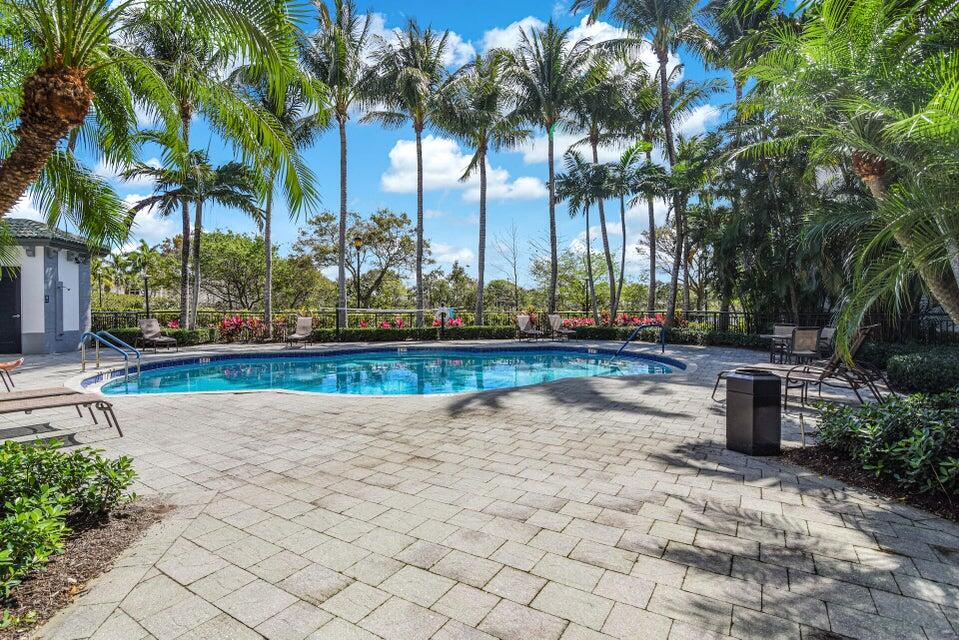 VIZCAYA LAKES CONDO - Residential