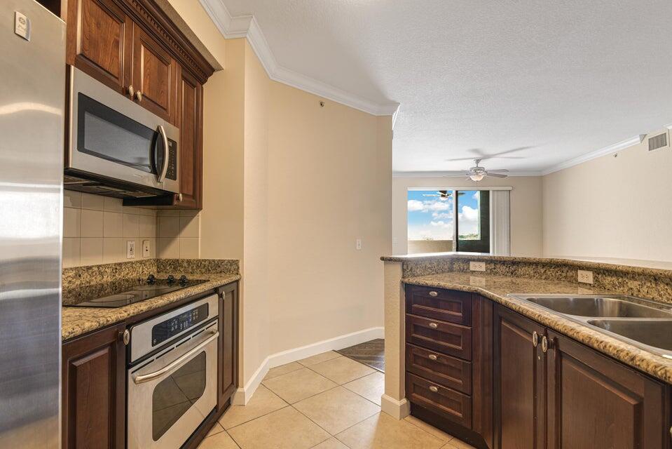 VIZCAYA LAKES CONDO - Residential