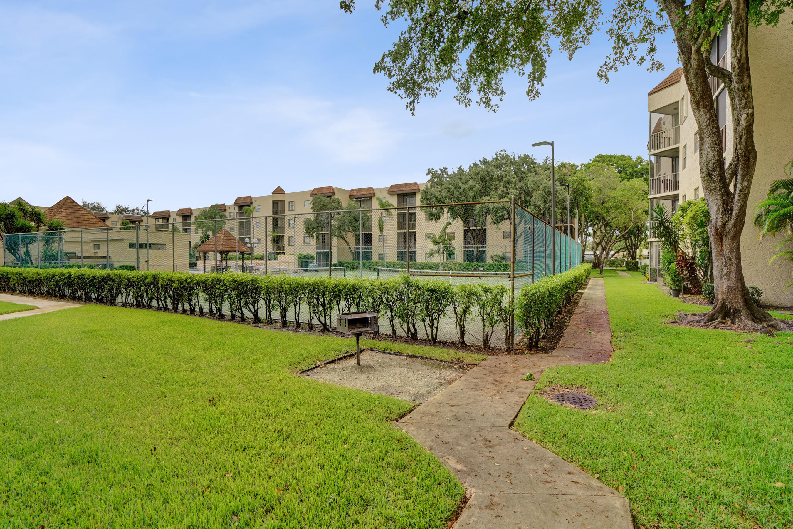 PLANTATION RACQUET CLUB - Residential