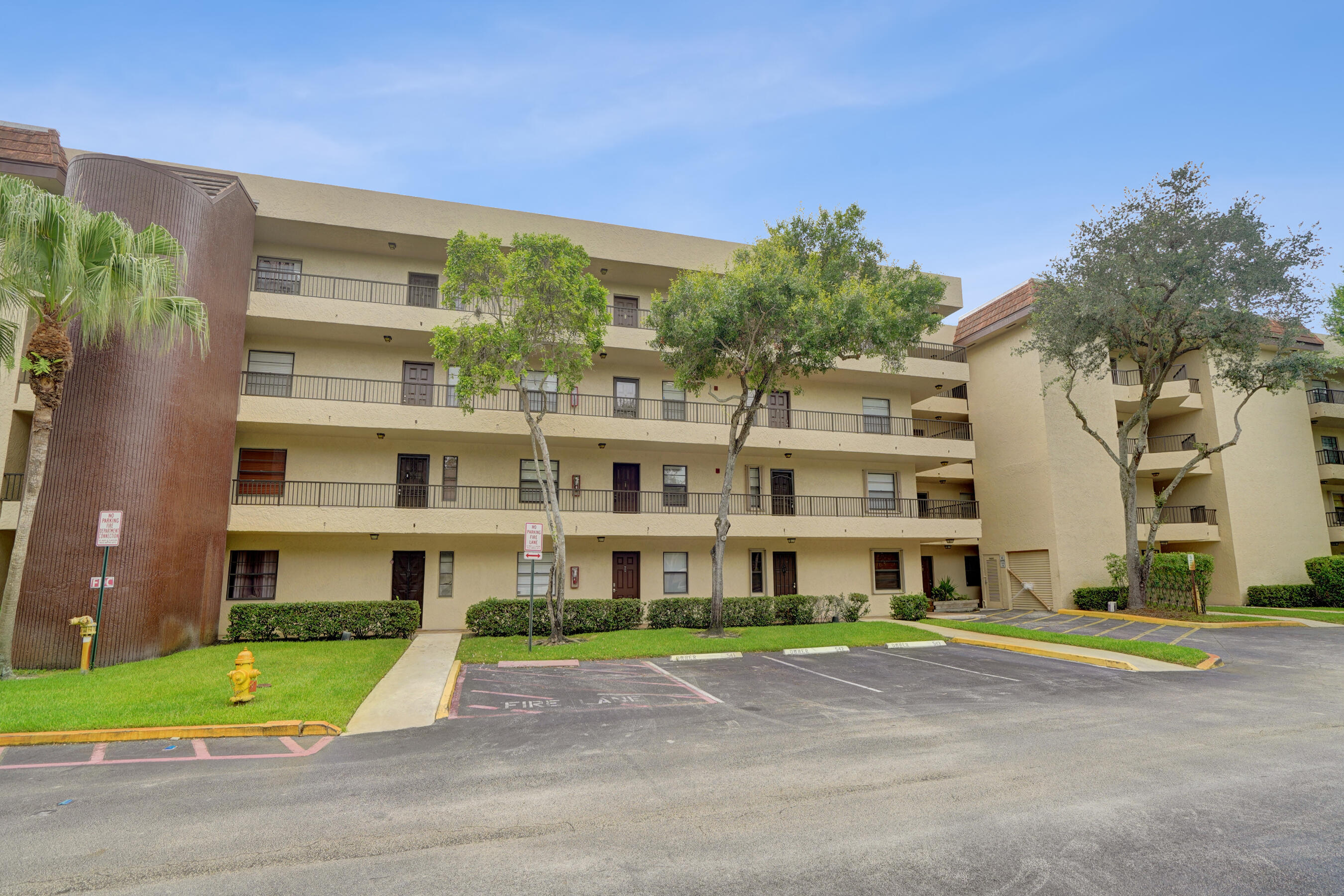 PLANTATION RACQUET CLUB - Residential