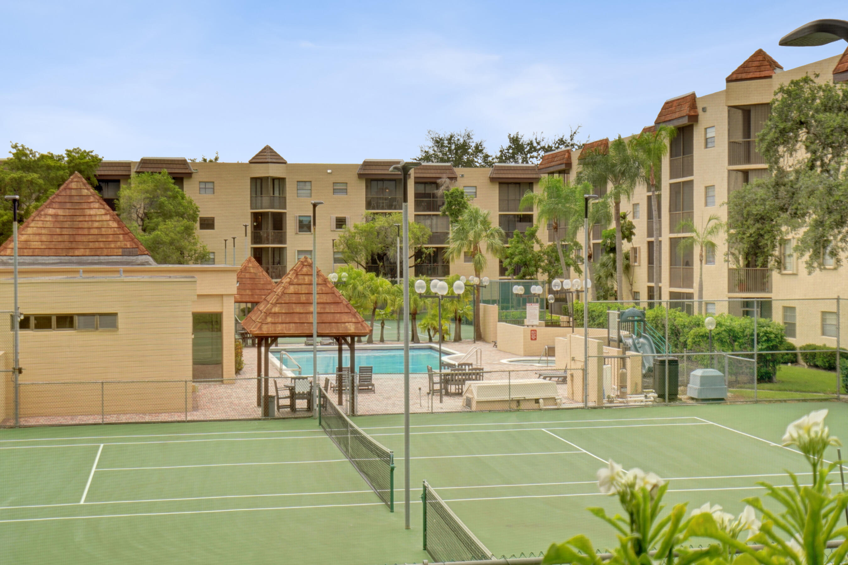 PLANTATION RACQUET CLUB - Residential