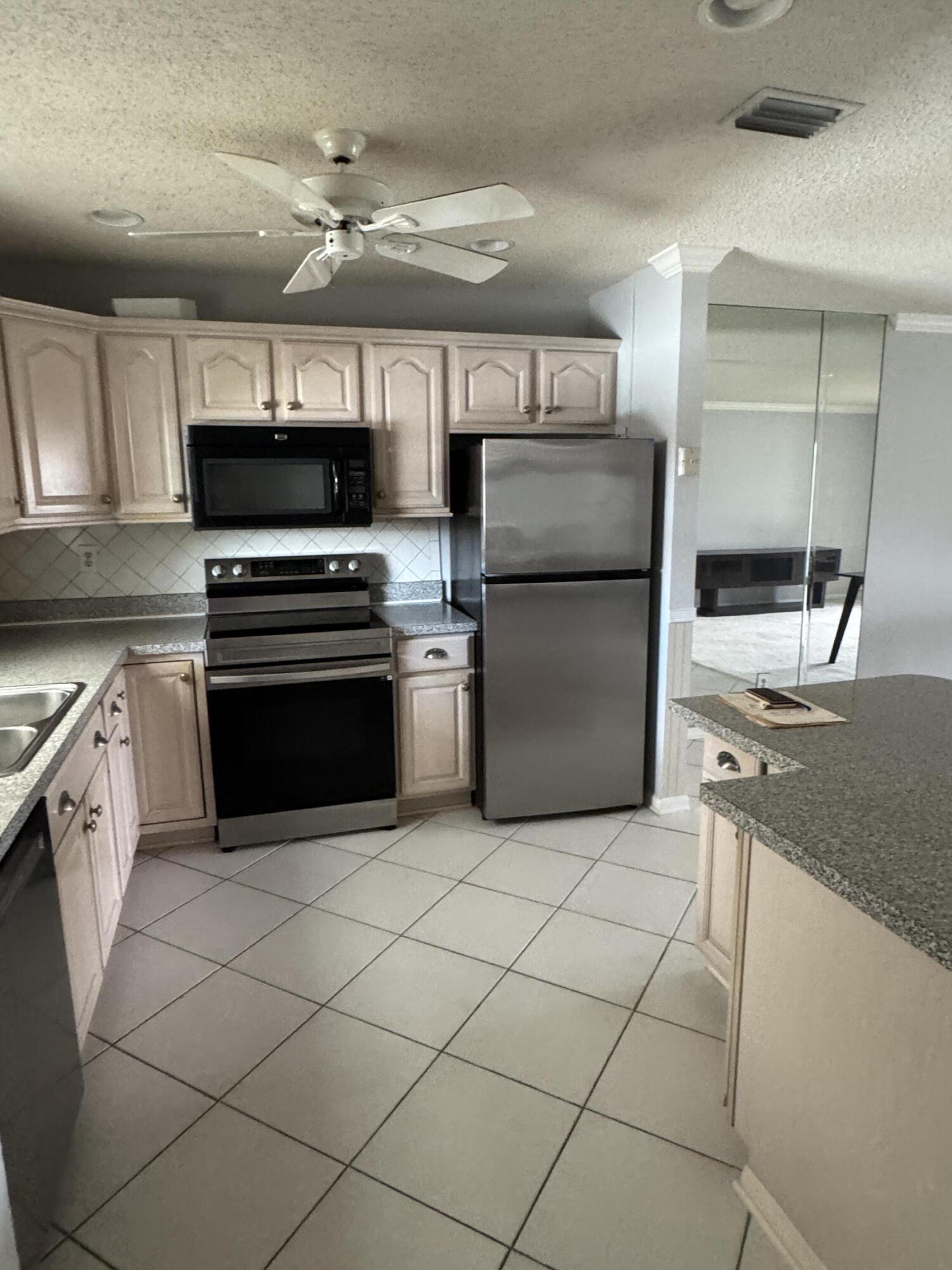 TWIN LAKES SOUTH & TOWN VILLAS CONDO - Residential