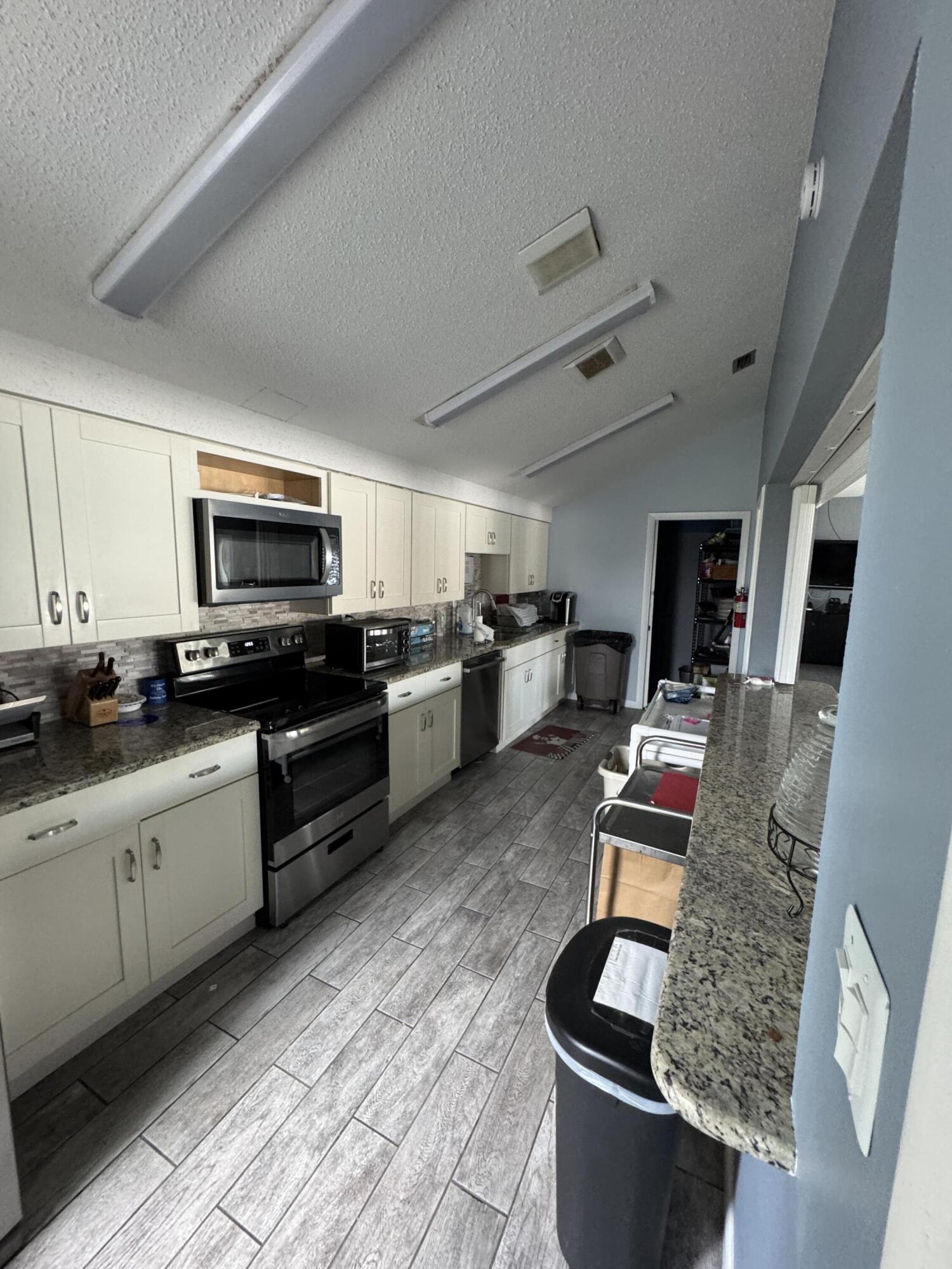 TWIN LAKES SOUTH & TOWN VILLAS CONDO - Residential