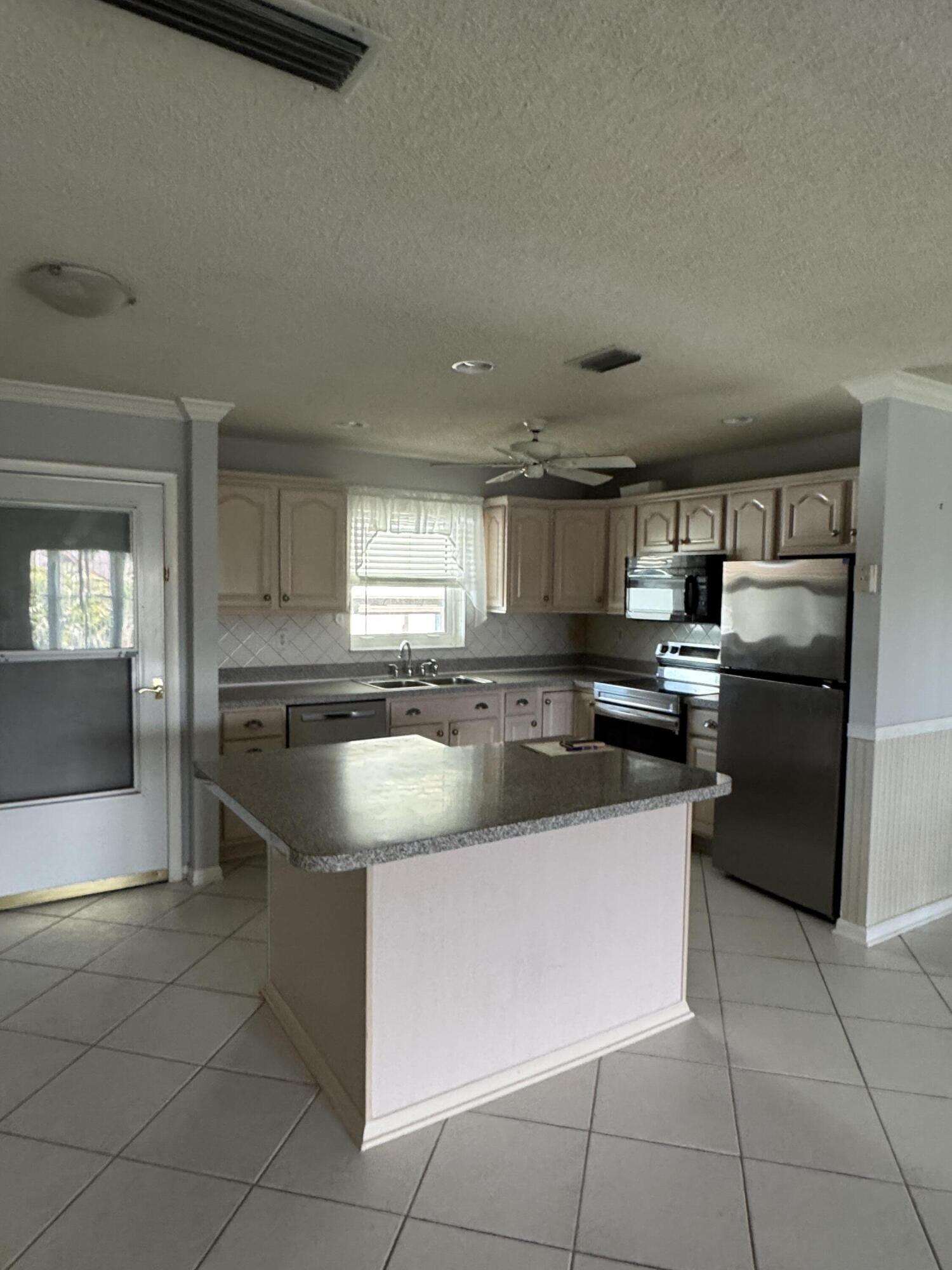 TWIN LAKES SOUTH & TOWN VILLAS CONDO - Residential