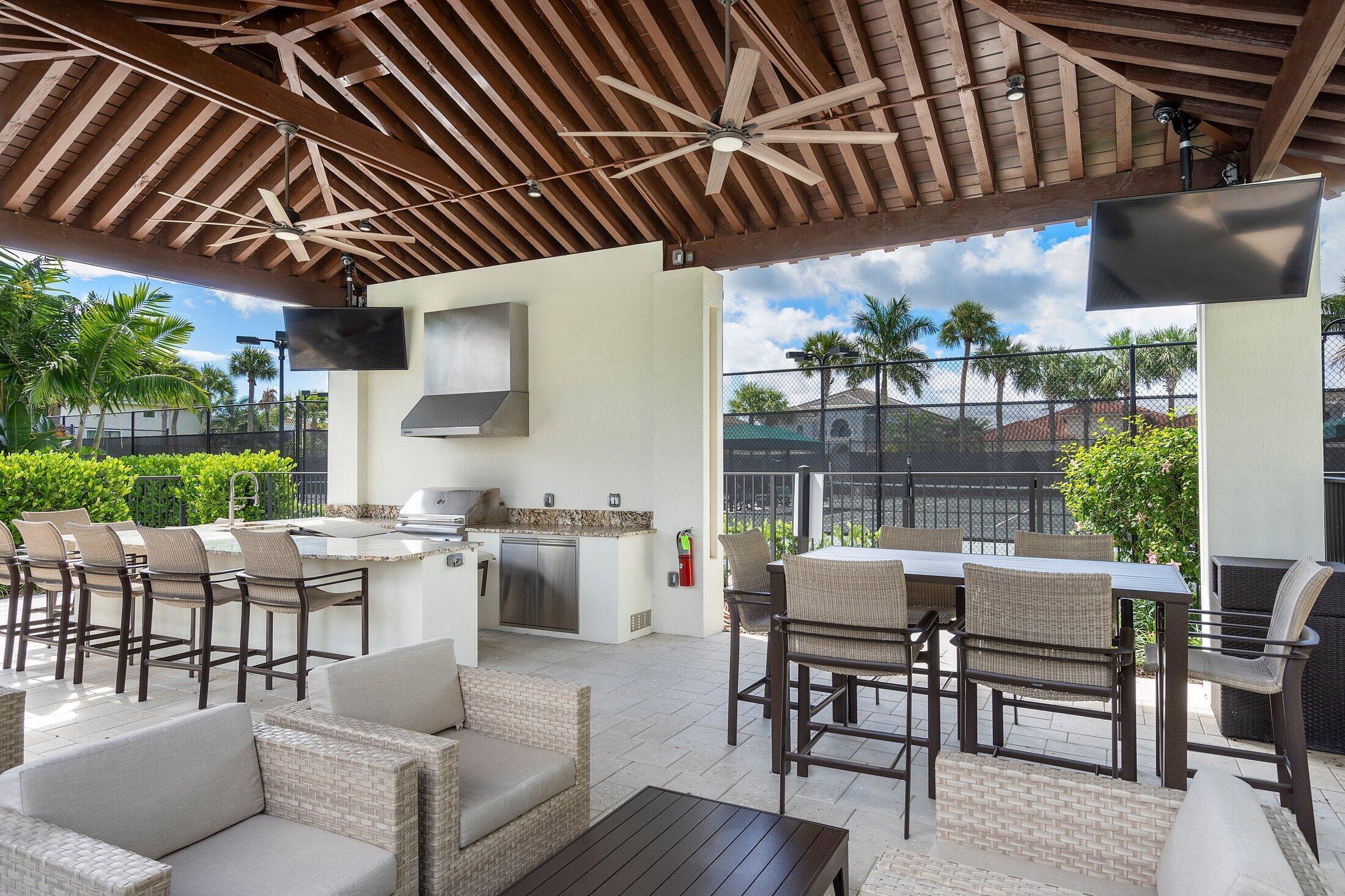 ROYAL PALM POLO - Residential