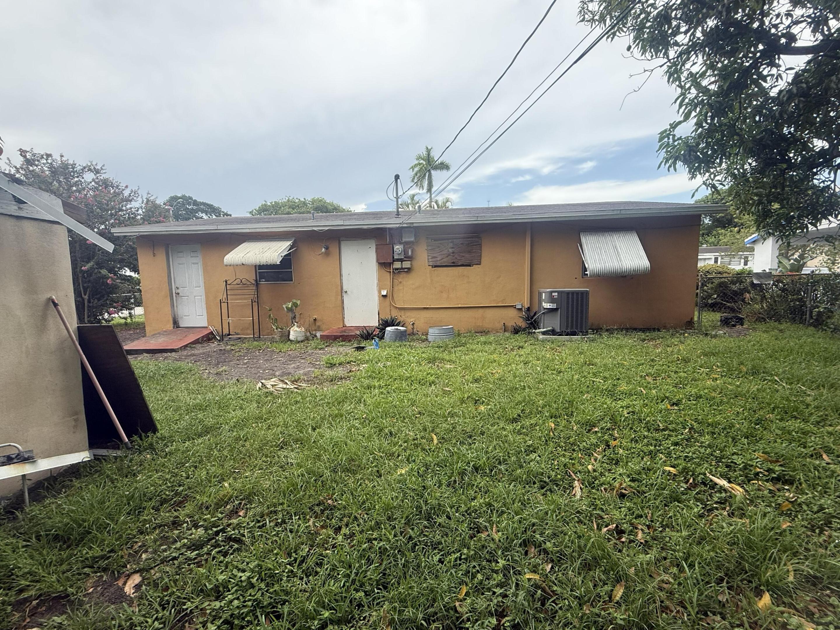 ROYAL PALMS PARK - Residential