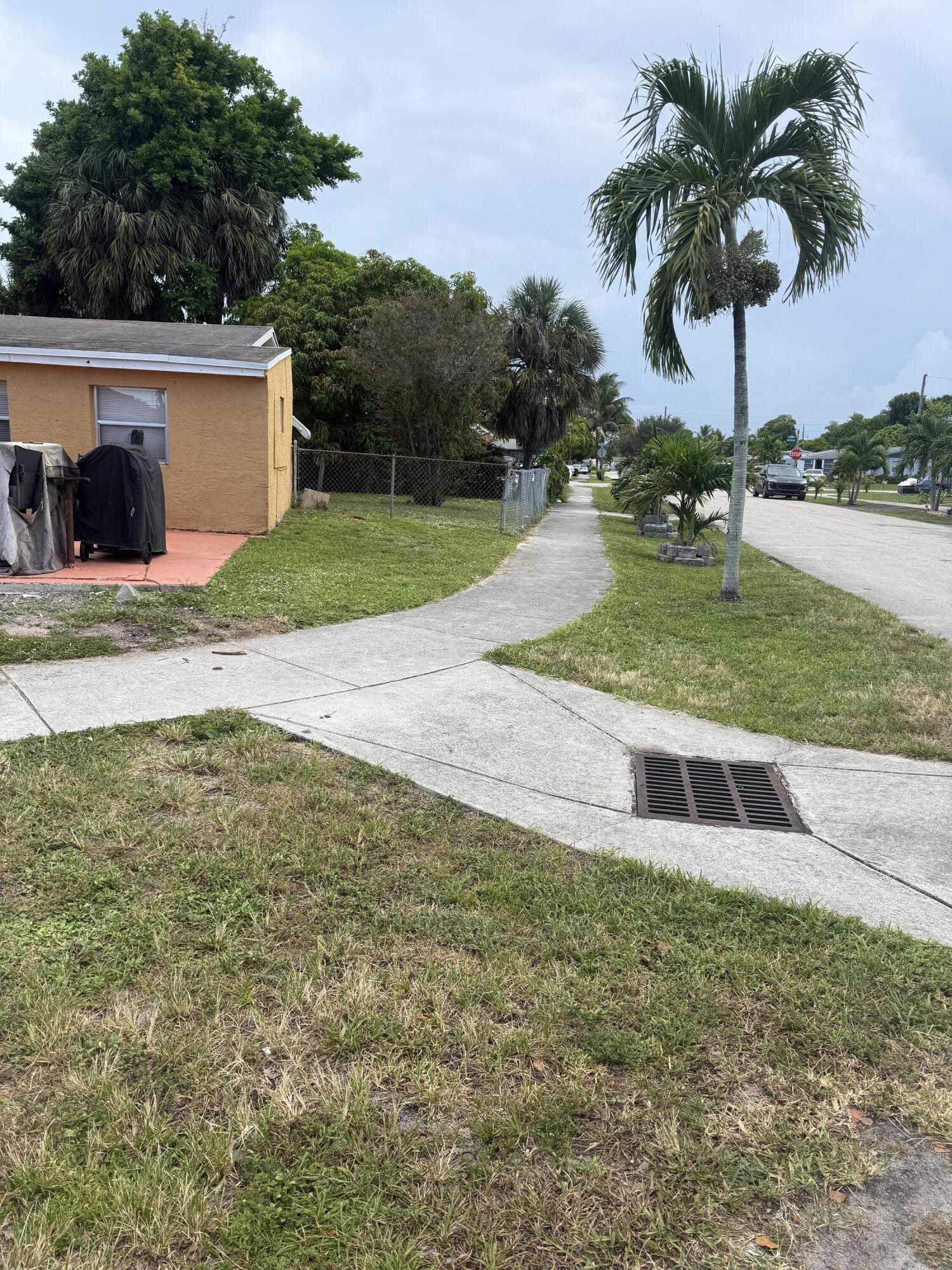 ROYAL PALMS PARK - Residential
