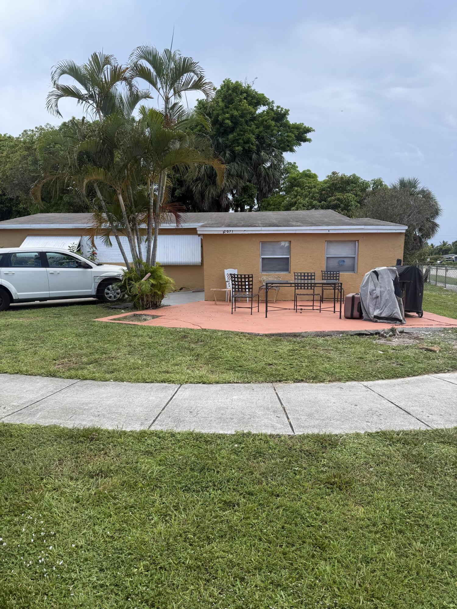 Great opportunity in Fort Lauderdale! This 2-bedroom, 2-bath single-family home sits on a desirable corner lot and features a functional layout, spacious yard, and great potential. Conveniently located near schools, shopping, dining, major roadways, downtown Fort Lauderdale, and beaches. Perfect for a first-time buyer, investor, or buyer looking to personalize a home. Schedule your showing today!