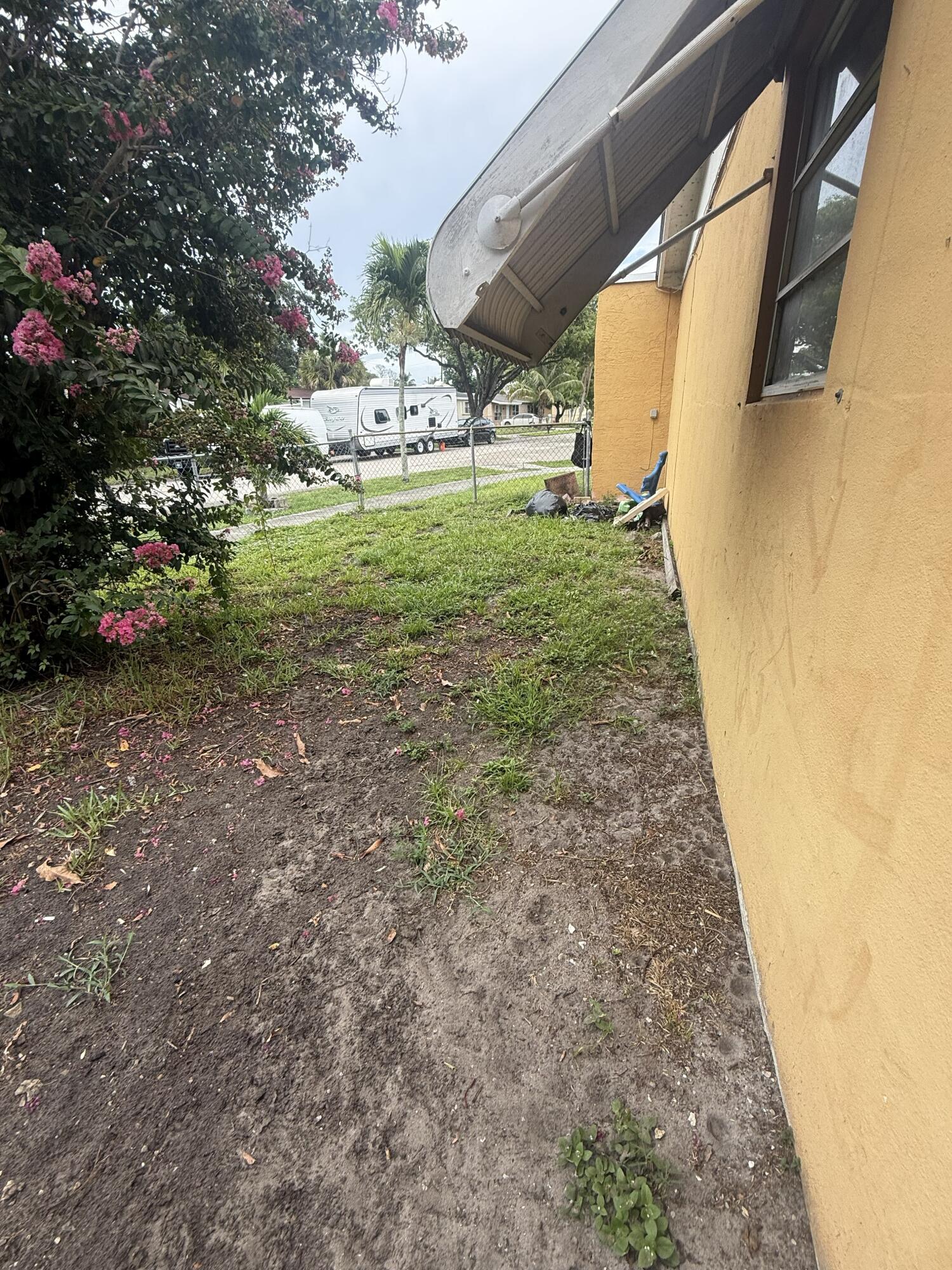 ROYAL PALMS PARK - Residential