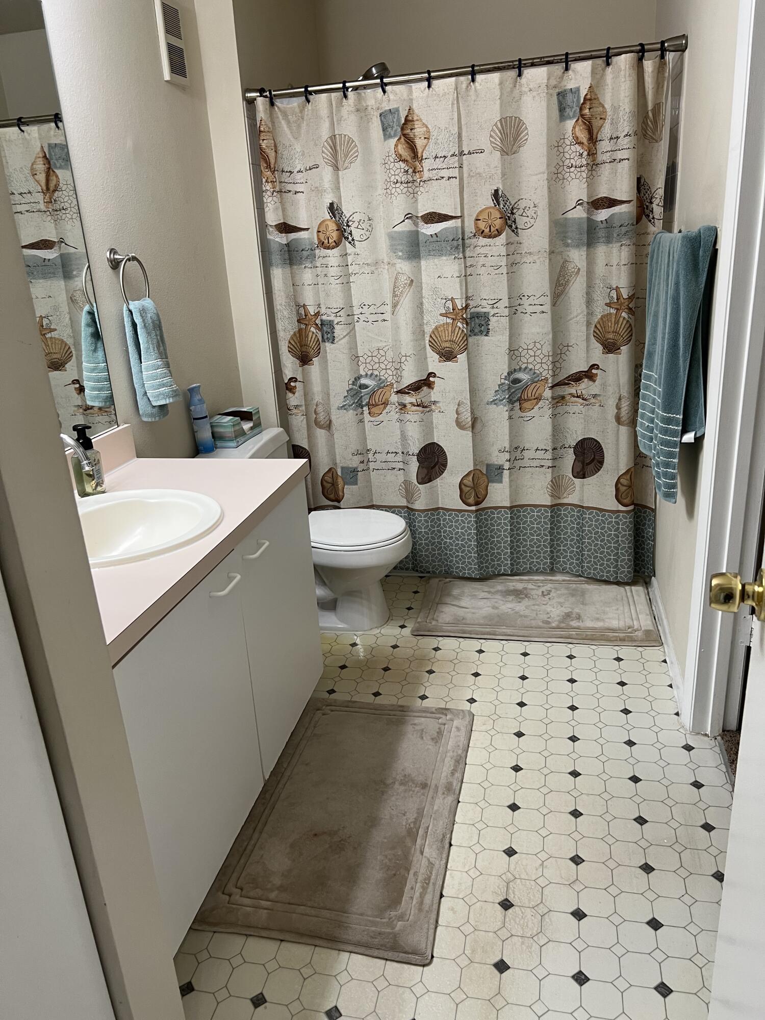 PALM LAKE CONDO - Residential Lease