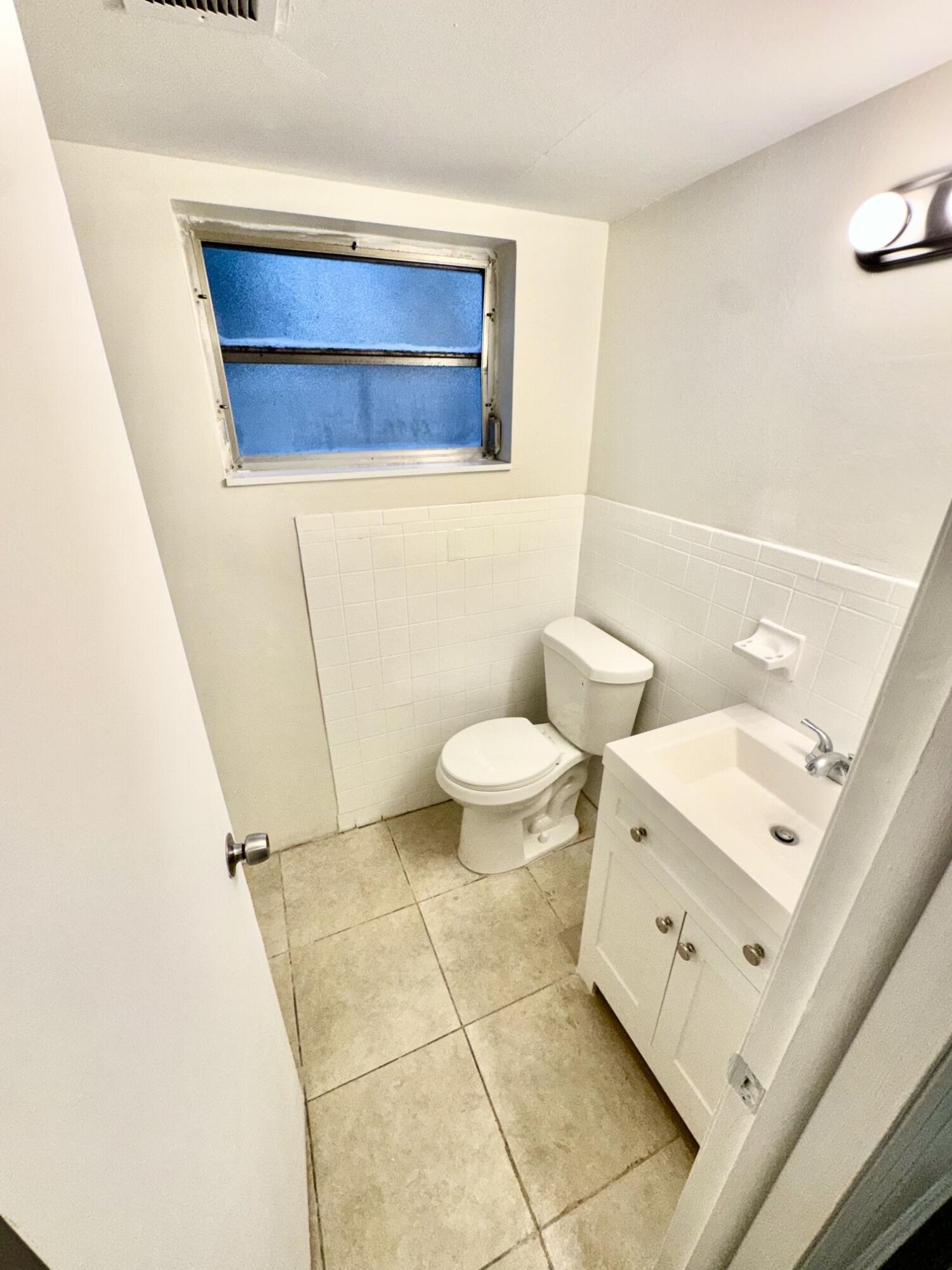 TOWNSITE APTS SEVEN CONDO - Residential Lease