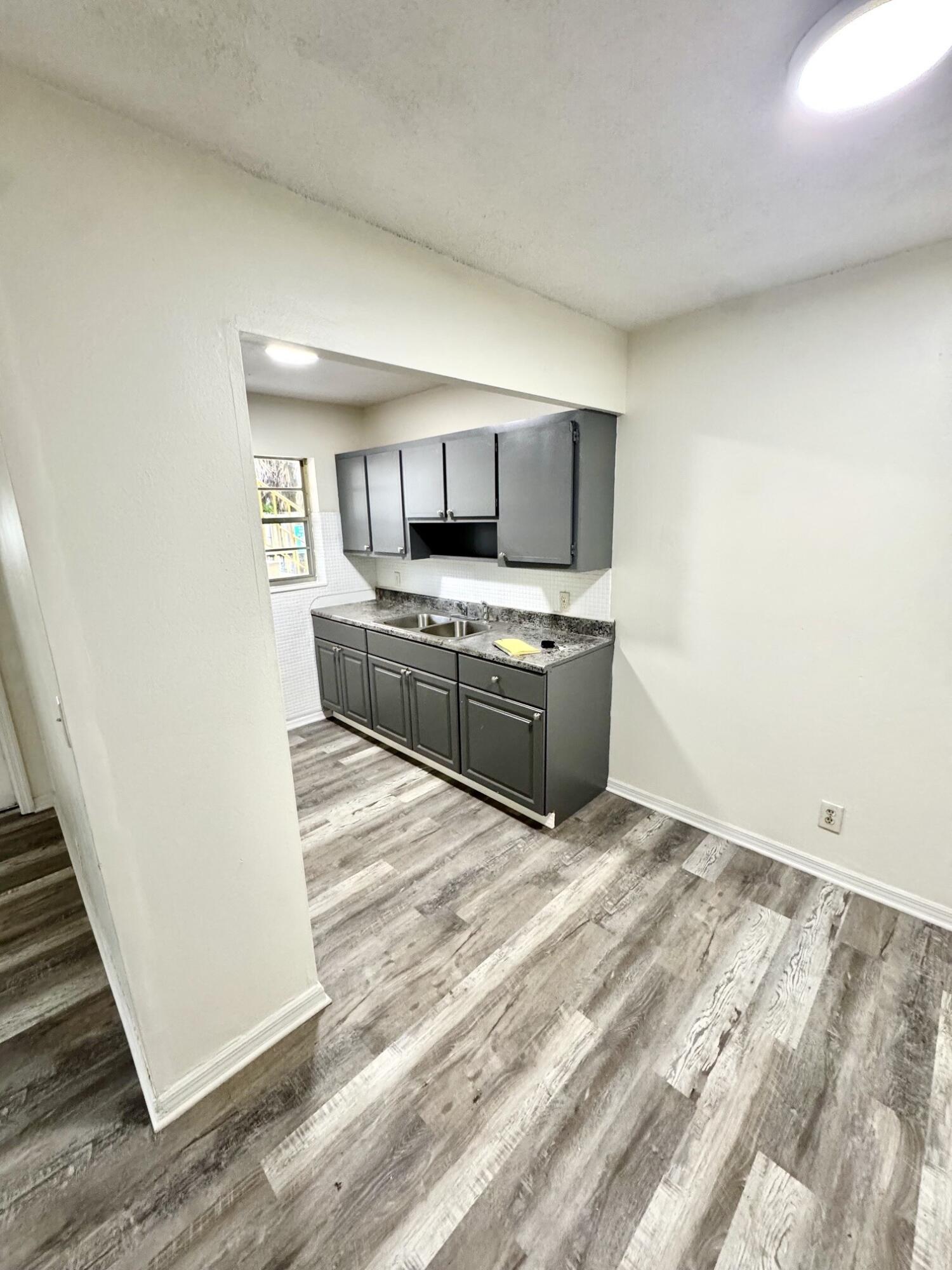 TOWNSITE APTS SEVEN CONDO - Residential Lease