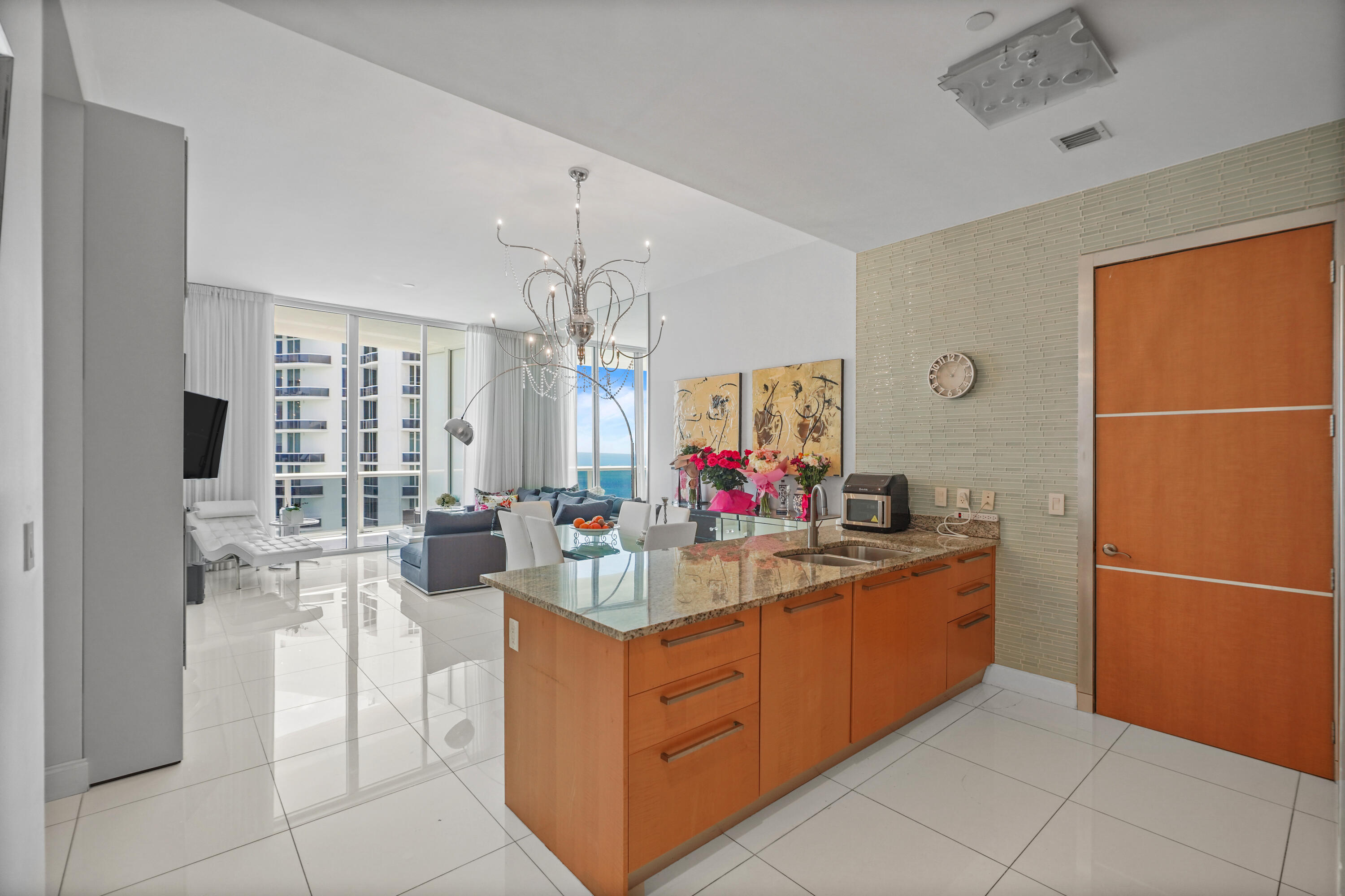 TDR TOWER II CONDO - Residential